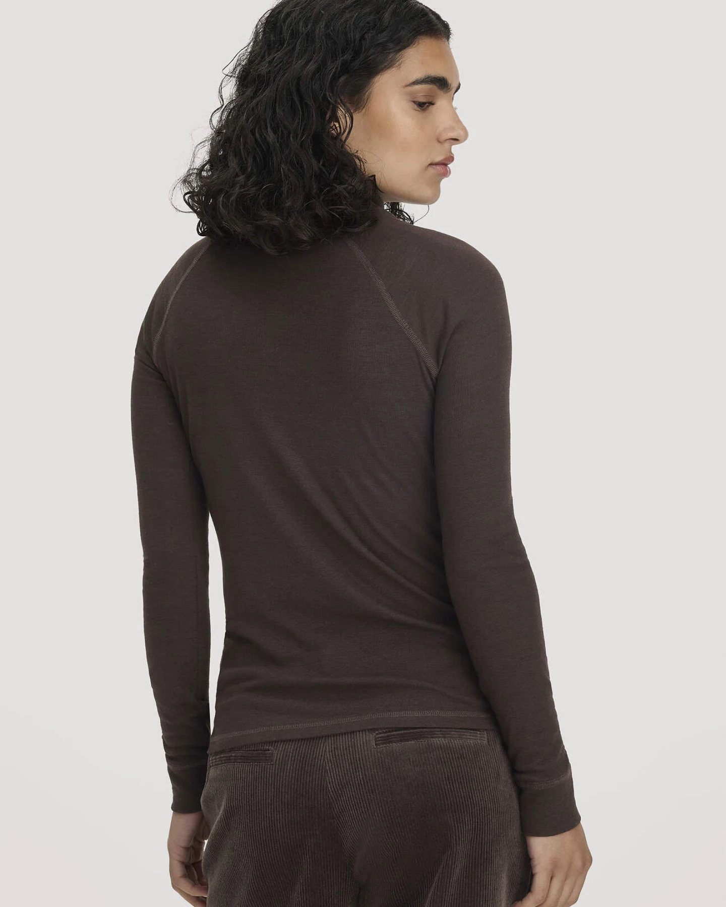 hessnatur Damen Longsleeve Slim aus Bio-Merinowolle und TENCEL™ Lyocell - braun - Größe 34 – Ansicht 3