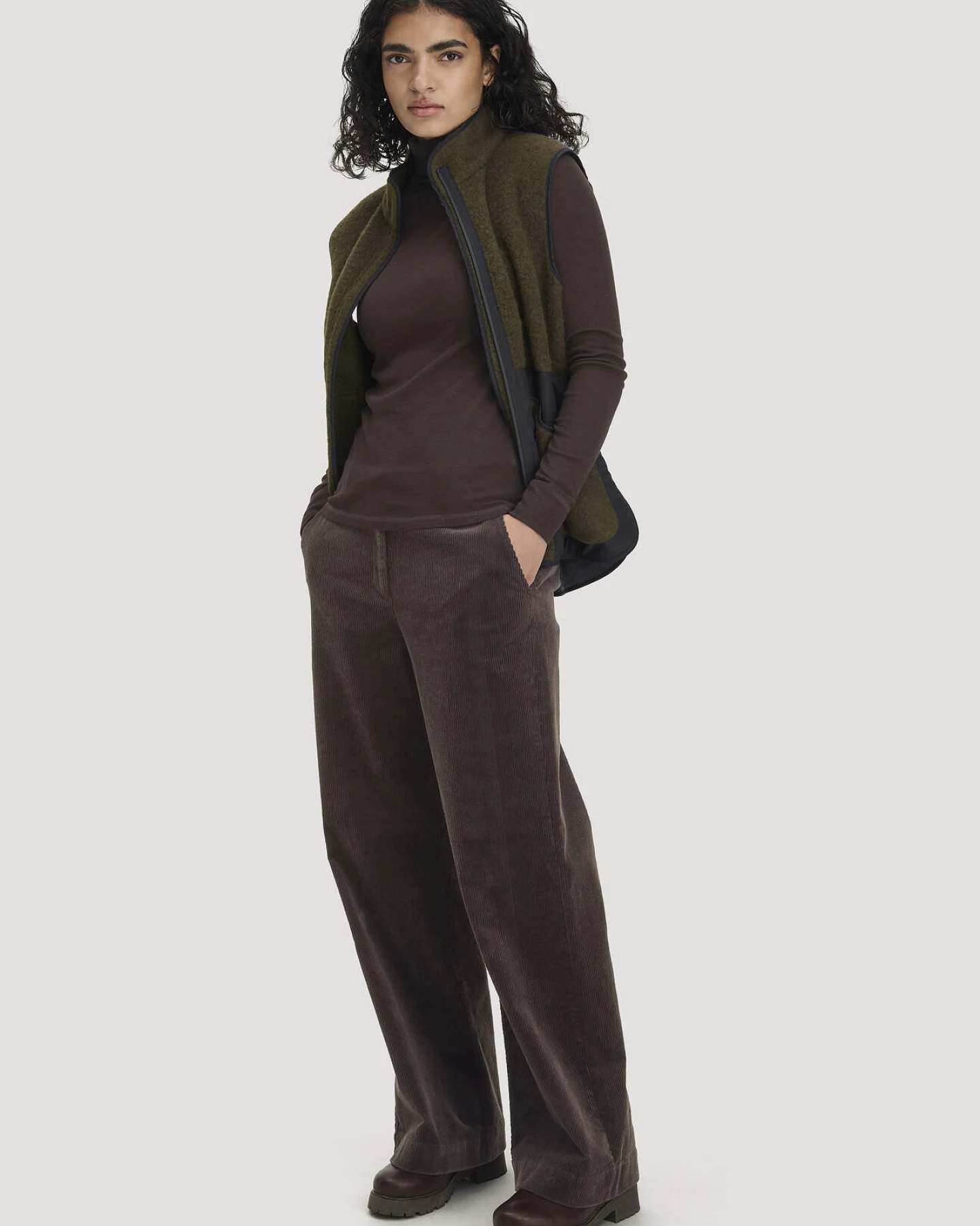 hessnatur Damen Longsleeve Slim aus Bio-Merinowolle und TENCEL™ Lyocell - braun - Größe 48 – Ansicht 2
