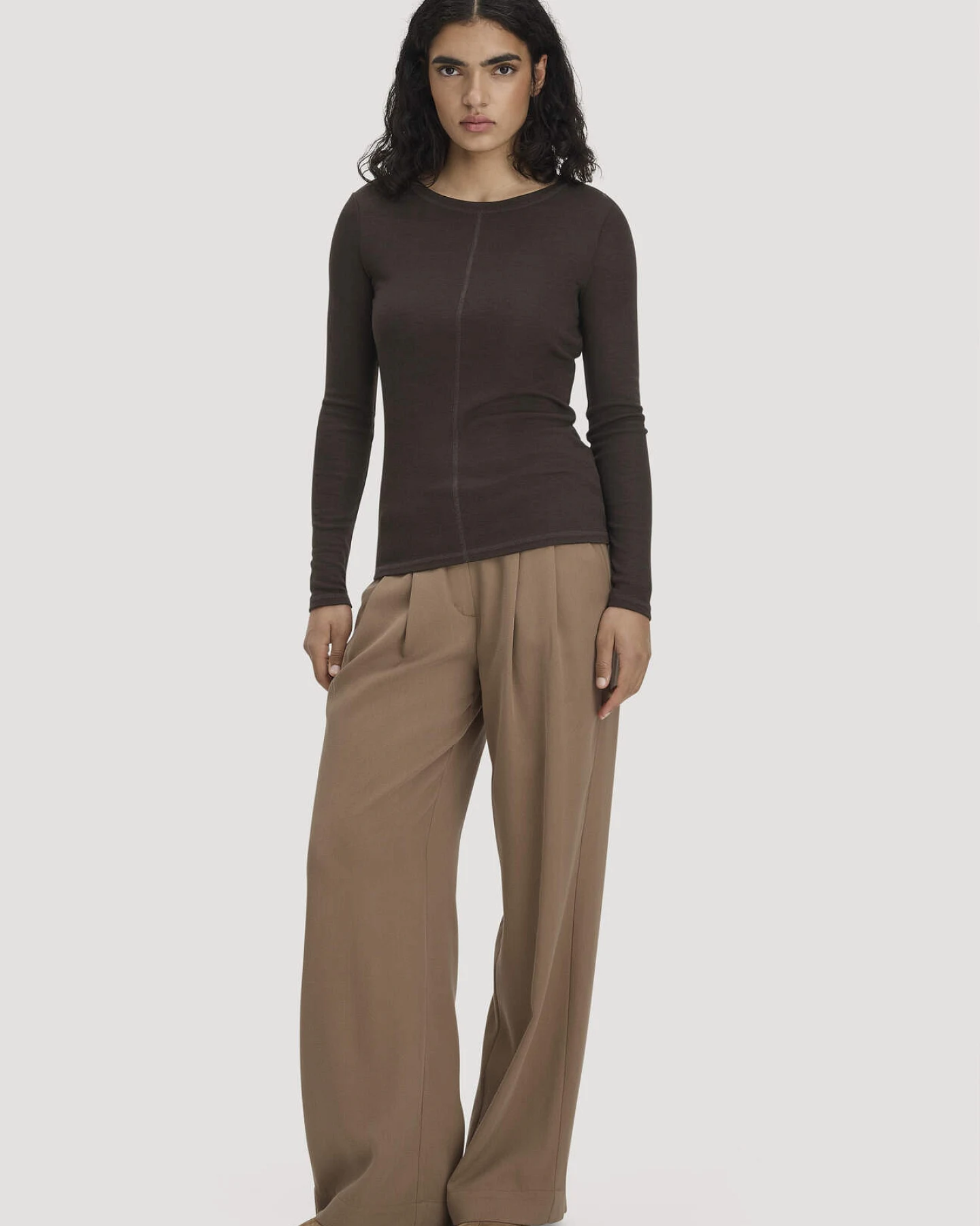 hessnatur Damen Longsleeve Slim aus Bio-Schurwolle und TENCEL™ Lyocell - braun - Größe 42 – Ansicht 2