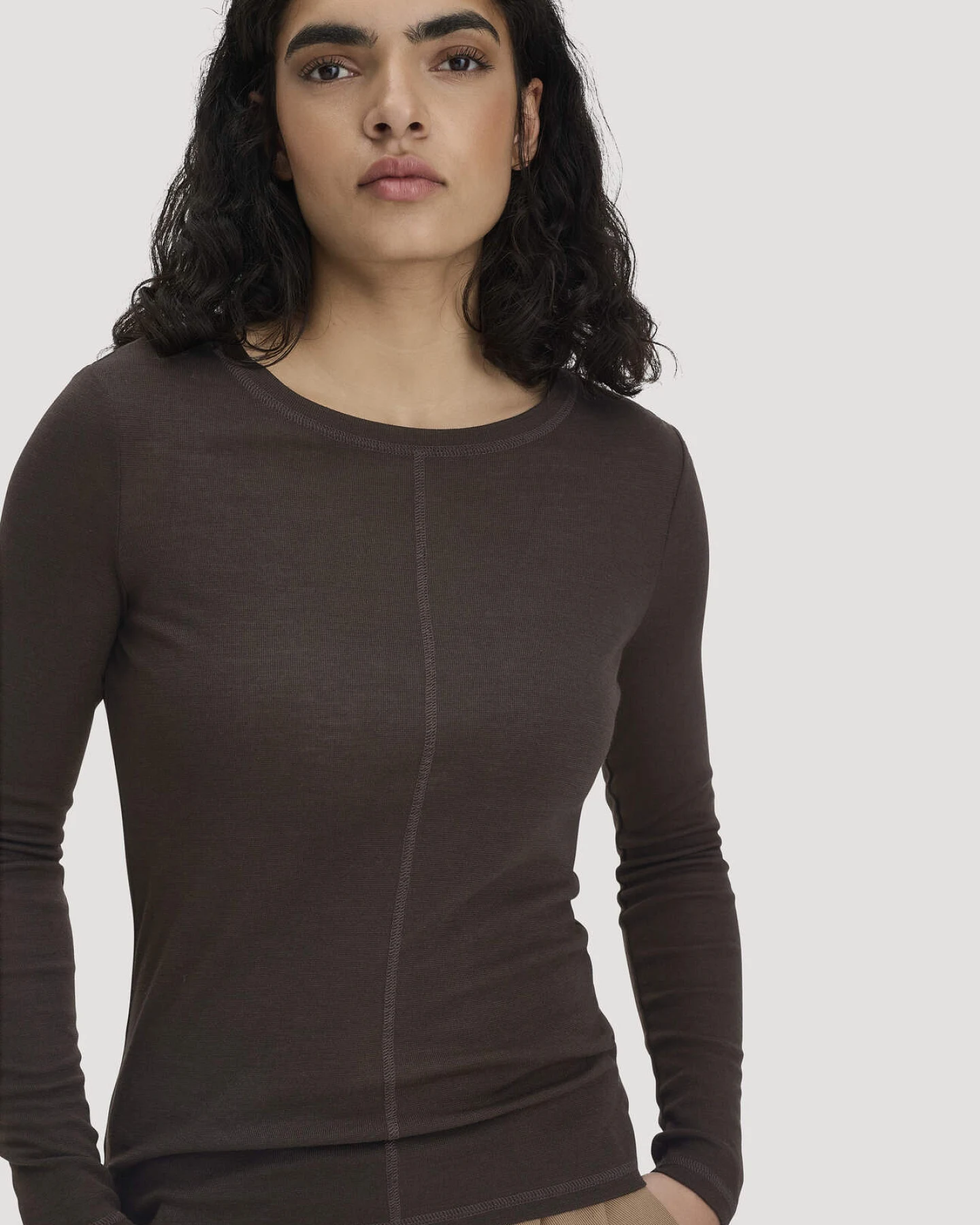 hessnatur Damen Longsleeve Slim aus Bio-Schurwolle und TENCEL™ Lyocell - braun - Größe 42 – Ansicht 4