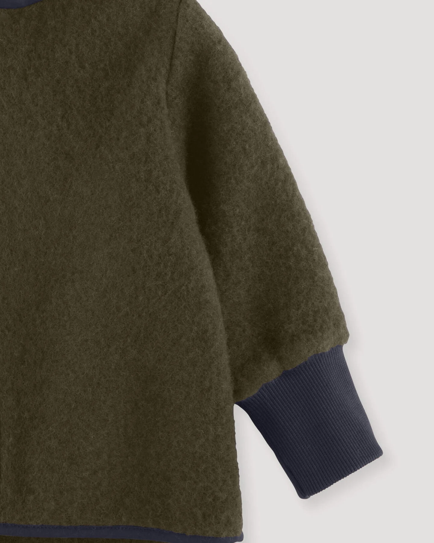 hessnatur Baby Wollfleece-Jacke mit Patch aus Bio-Merinowolle - grün - Größe 62/68 – Ansicht 3