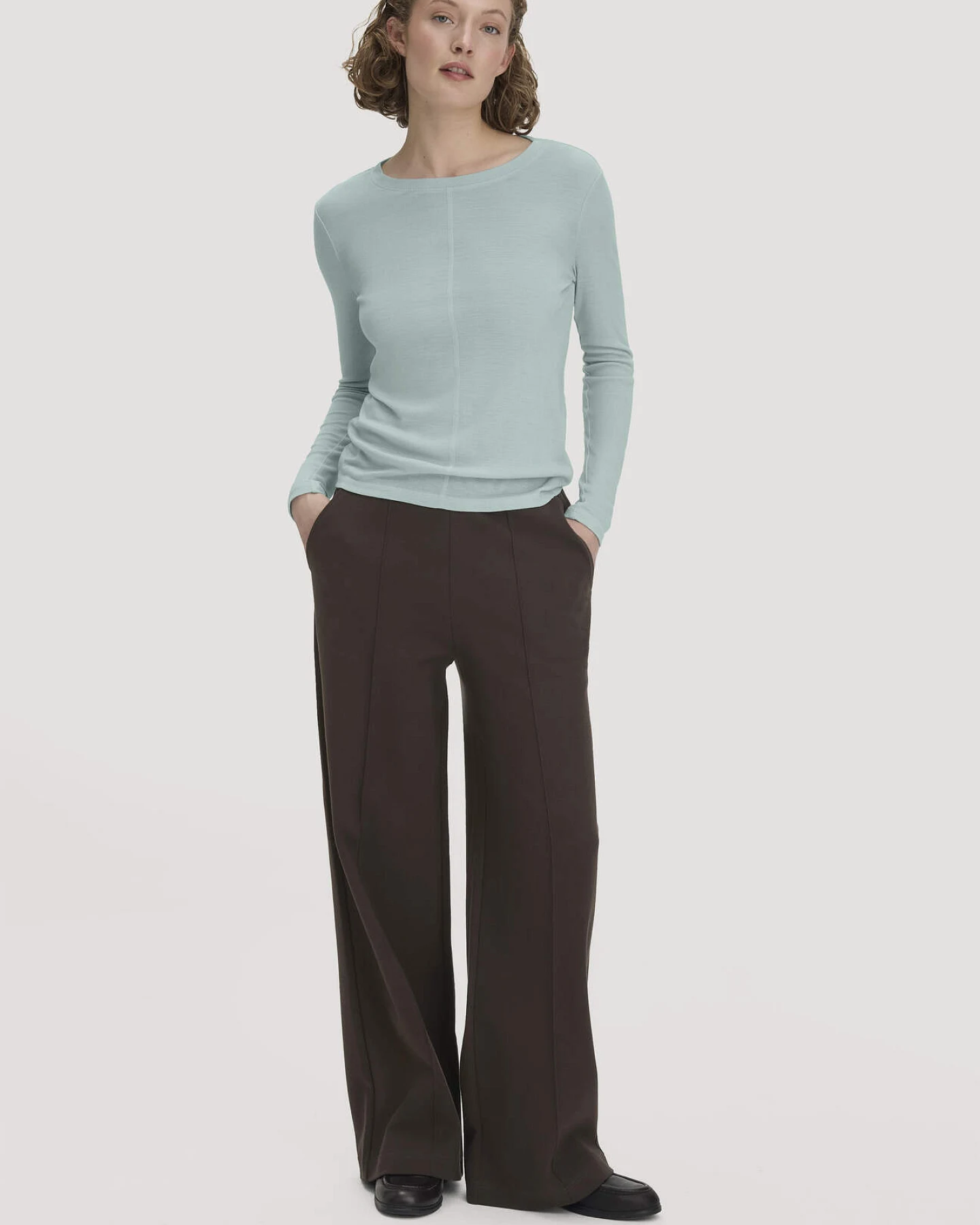 hessnatur Damen Longsleeve Slim aus Bio-Schurwolle und TENCEL™ Lyocell - grün - Größe 34 – Ansicht 2