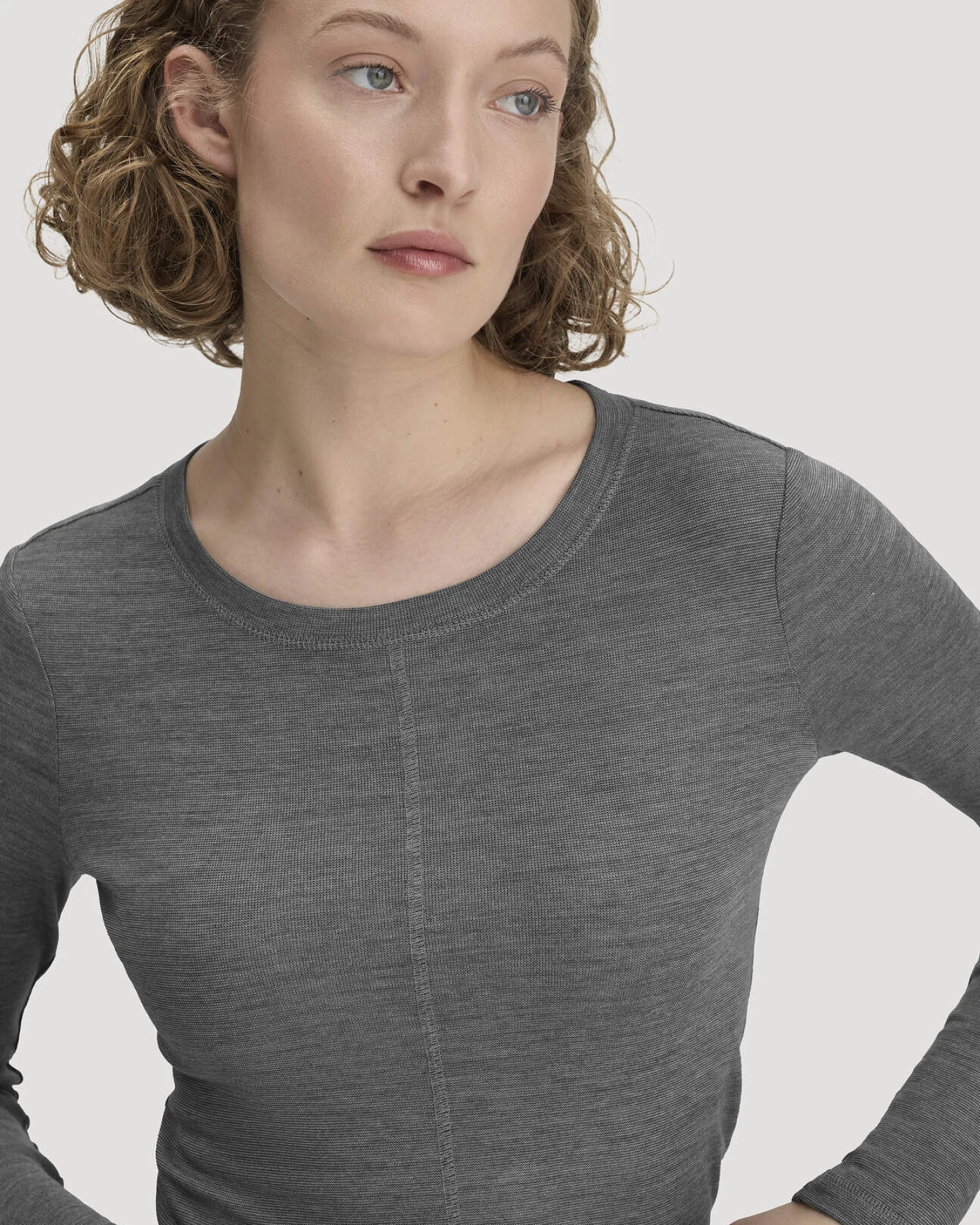 hessnatur Damen Longsleeve Slim aus Bio-Schurwolle und TENCEL™ Lyocell - grau - Größe 40 – Ansicht 4