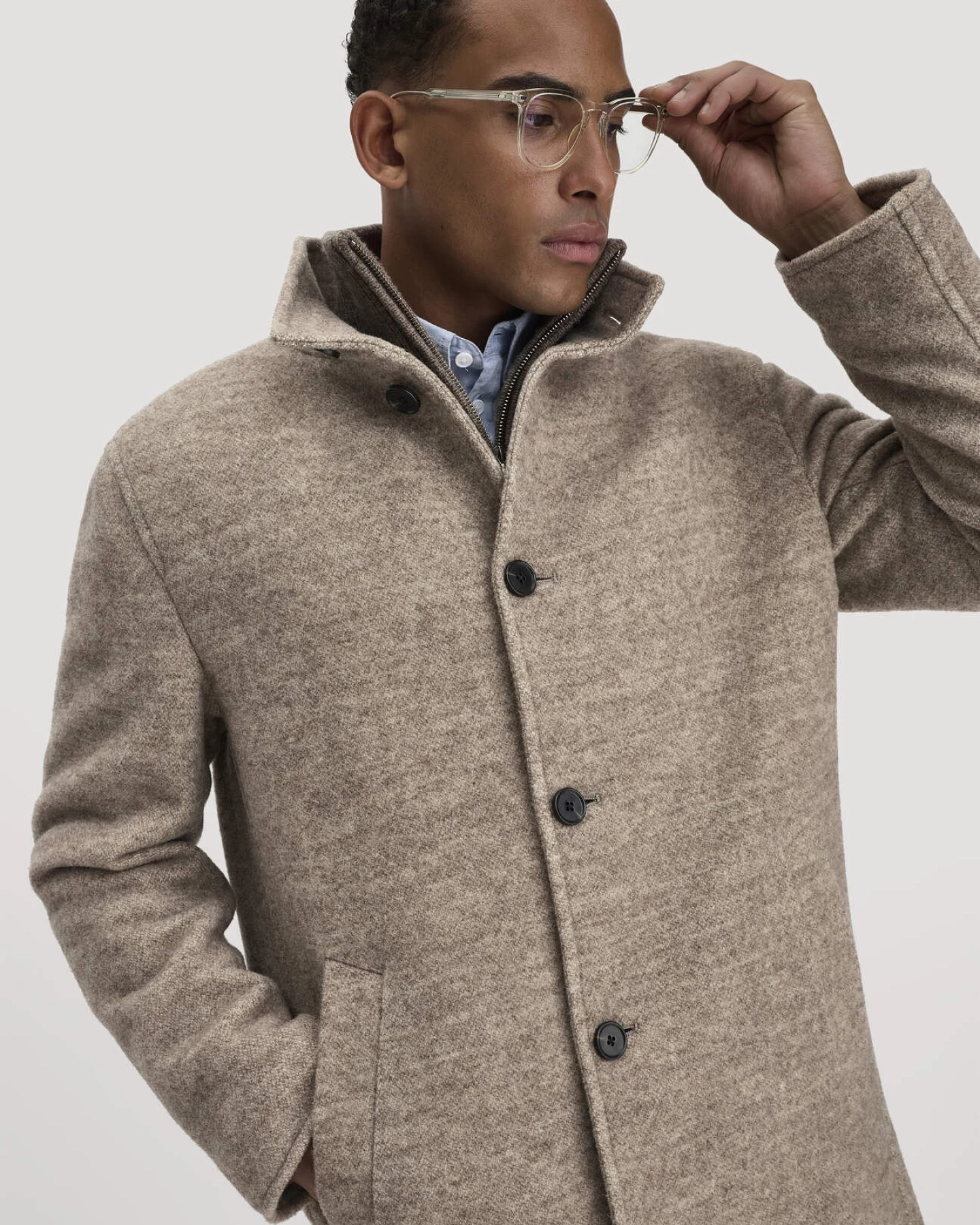 hessnatur Herren Rhön Mantel Regular aus regionaler Schurwolle - beige - Größe 50 – Ansicht 3