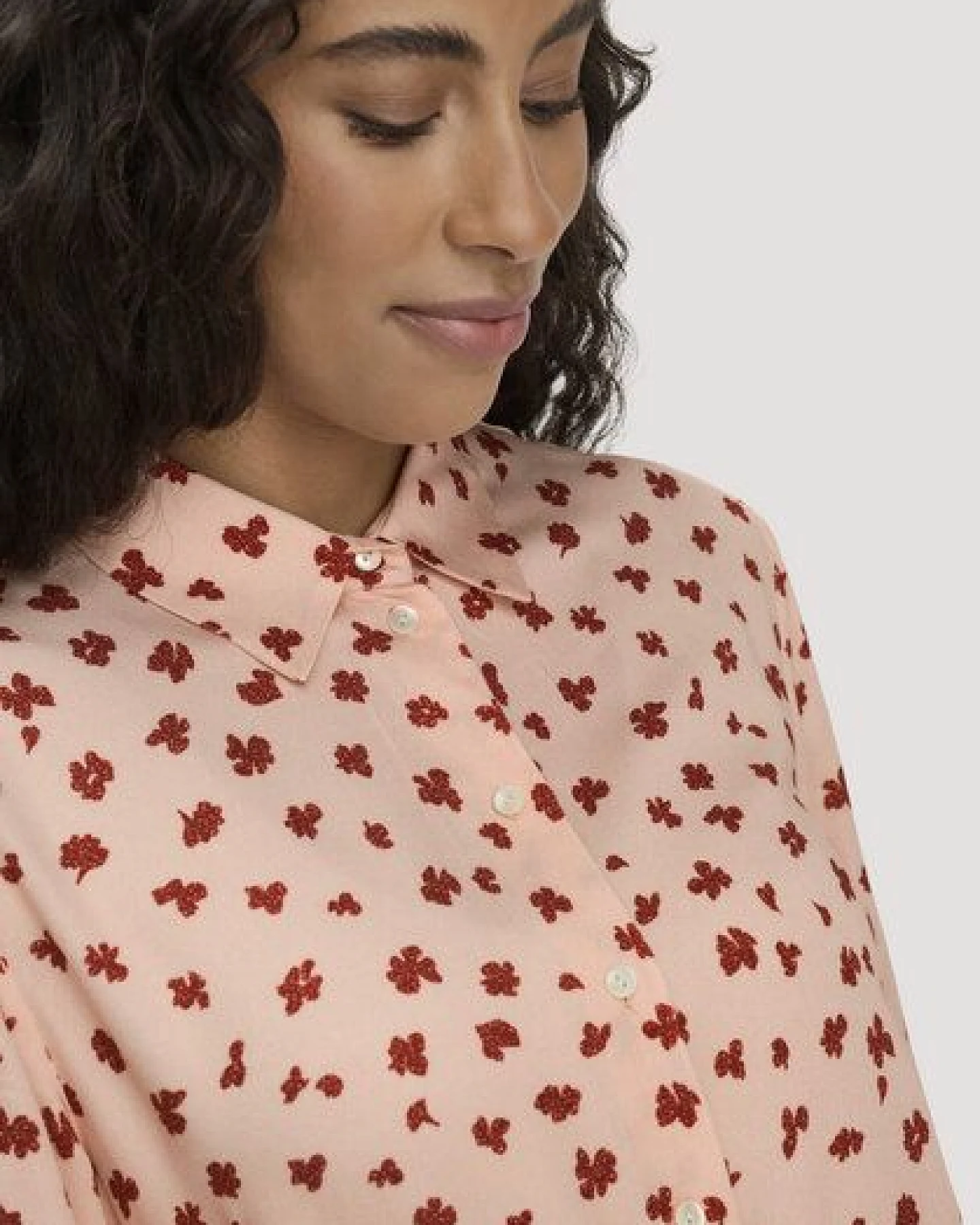 hessnatur Gewebe Hemdblusenkleid Knielang aus reiner LENZING ECOVERO Viskose – Ansicht 2