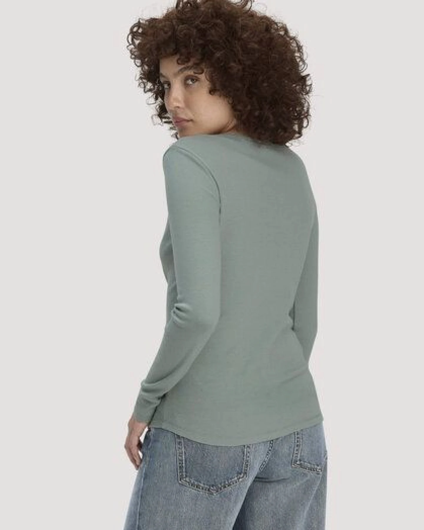 hessnatur Softrib Longsleeve Henley Fitted aus Bio-Baumwolle und Tencel Modal – Ansicht 2