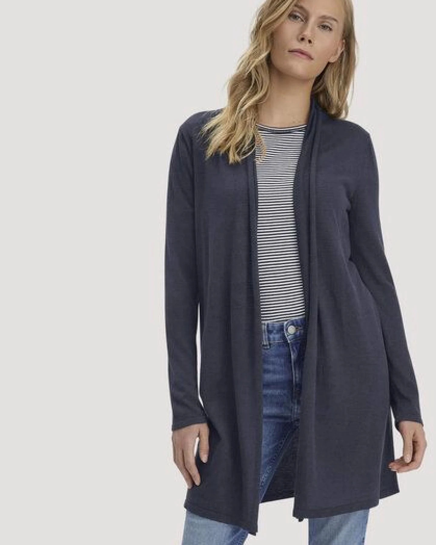 hessnatur Strick Jacke Regular aus TENCEL Lyocell und Bio-Baumwolle – Ansicht 2