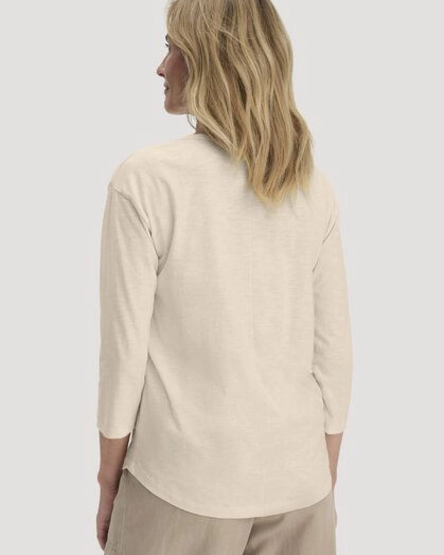 hessnatur Light Slub Longsleeve Relaxed aus reiner Bio-Baumwolle – Ansicht 2