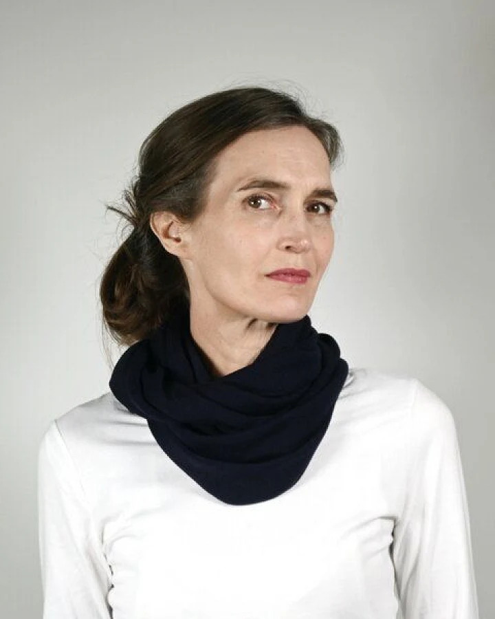 Susan's Fashion dunkelblauer, fein gestrickter Loopschal aus Biomerinowolle