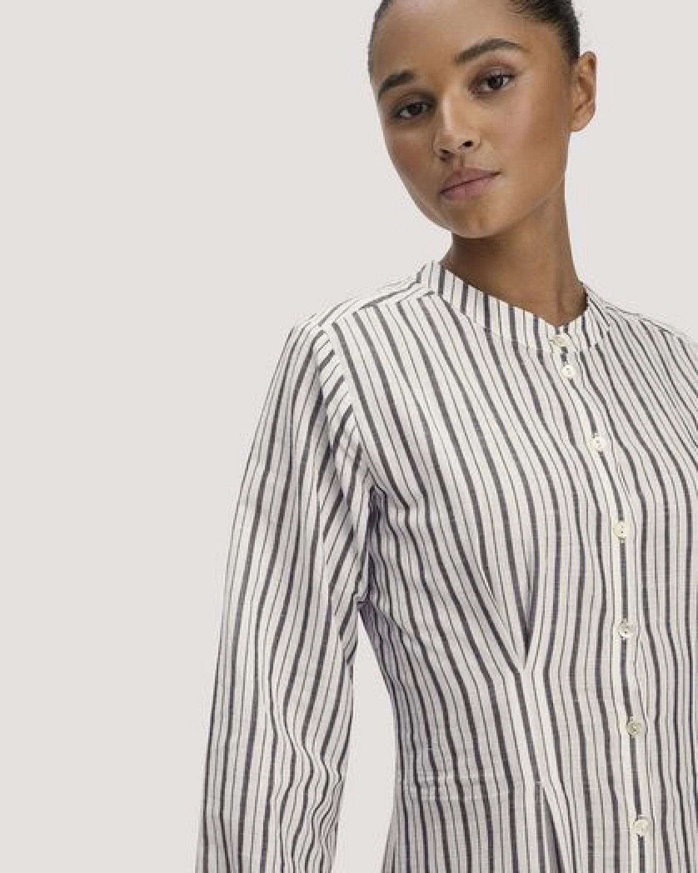 hessnatur Hemdblusenkleid mit Taillierung Maxi aus Bio-Baumwolle mit Leinen – Ansicht 2