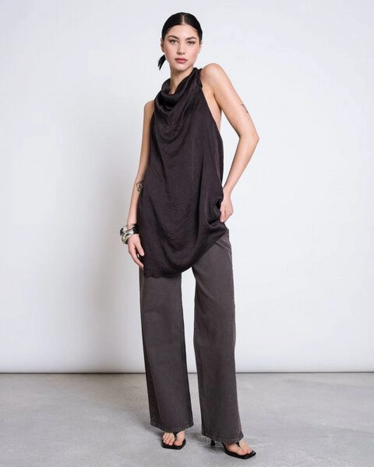 JAN 'N JUNE Neckholder-Top WISP aus Satin – Ansicht 3