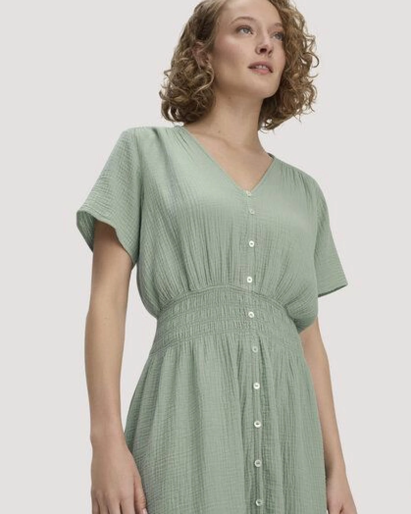 hessnatur Musselin Kleid mit Taillierung Midi aus reiner Bio-Baumwolle – Ansicht 2