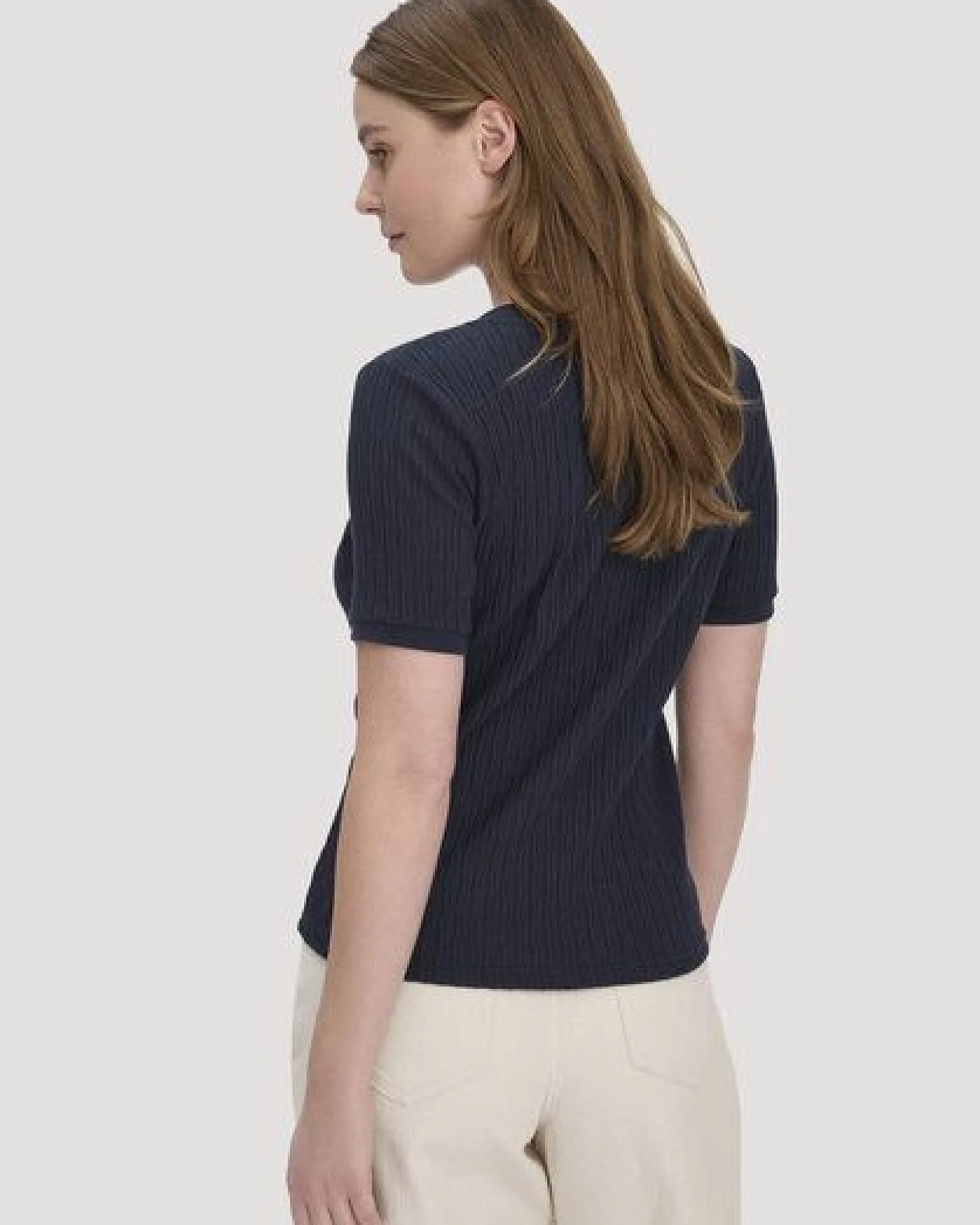 hessnatur Pointelle T-Shirt Regular aus reiner Bio-Baumwolle – Ansicht 2