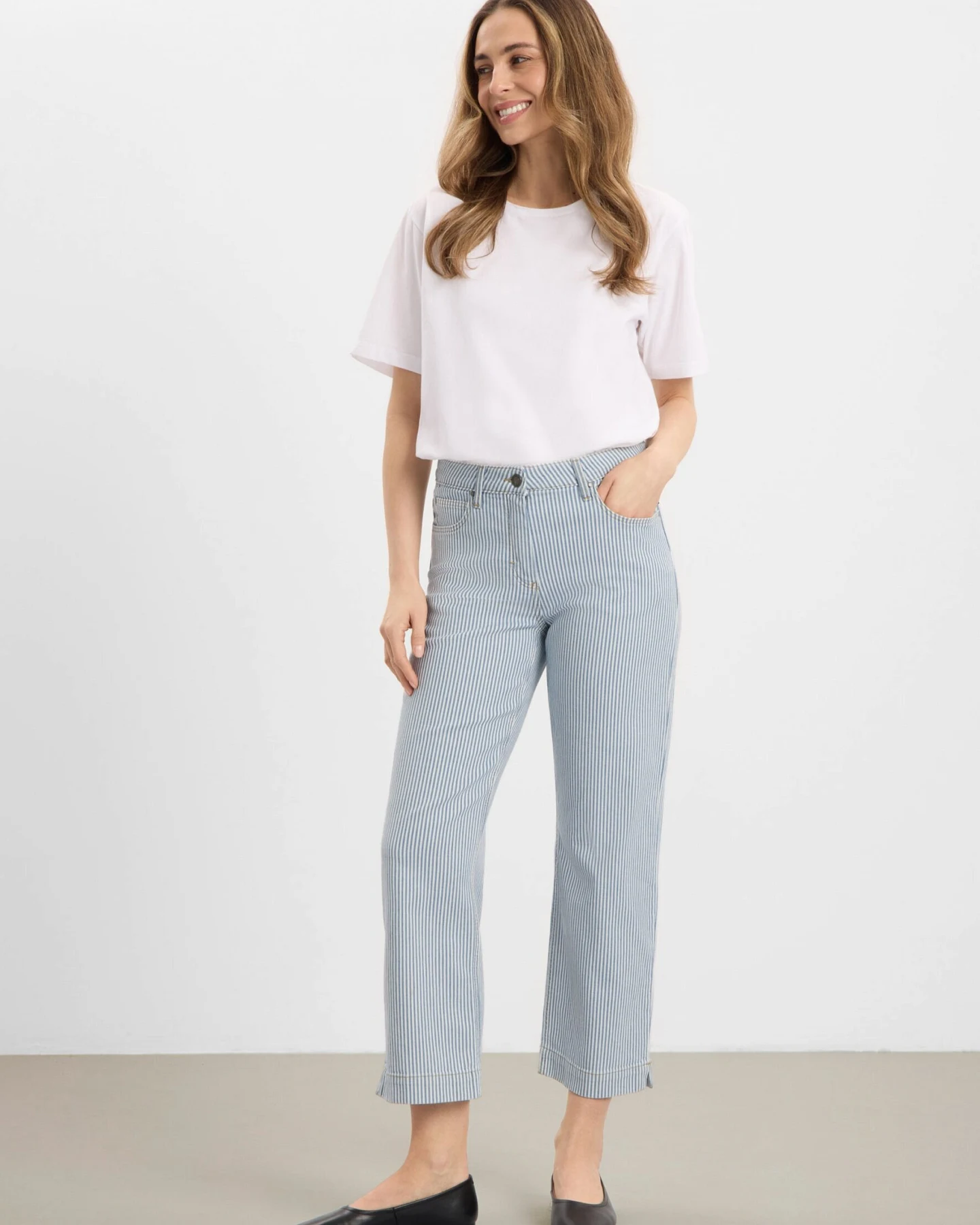 LAURIE Damen vegan Hose Amelia Slit Straight Cl Weiß/Blau Gestreift – Ansicht 2