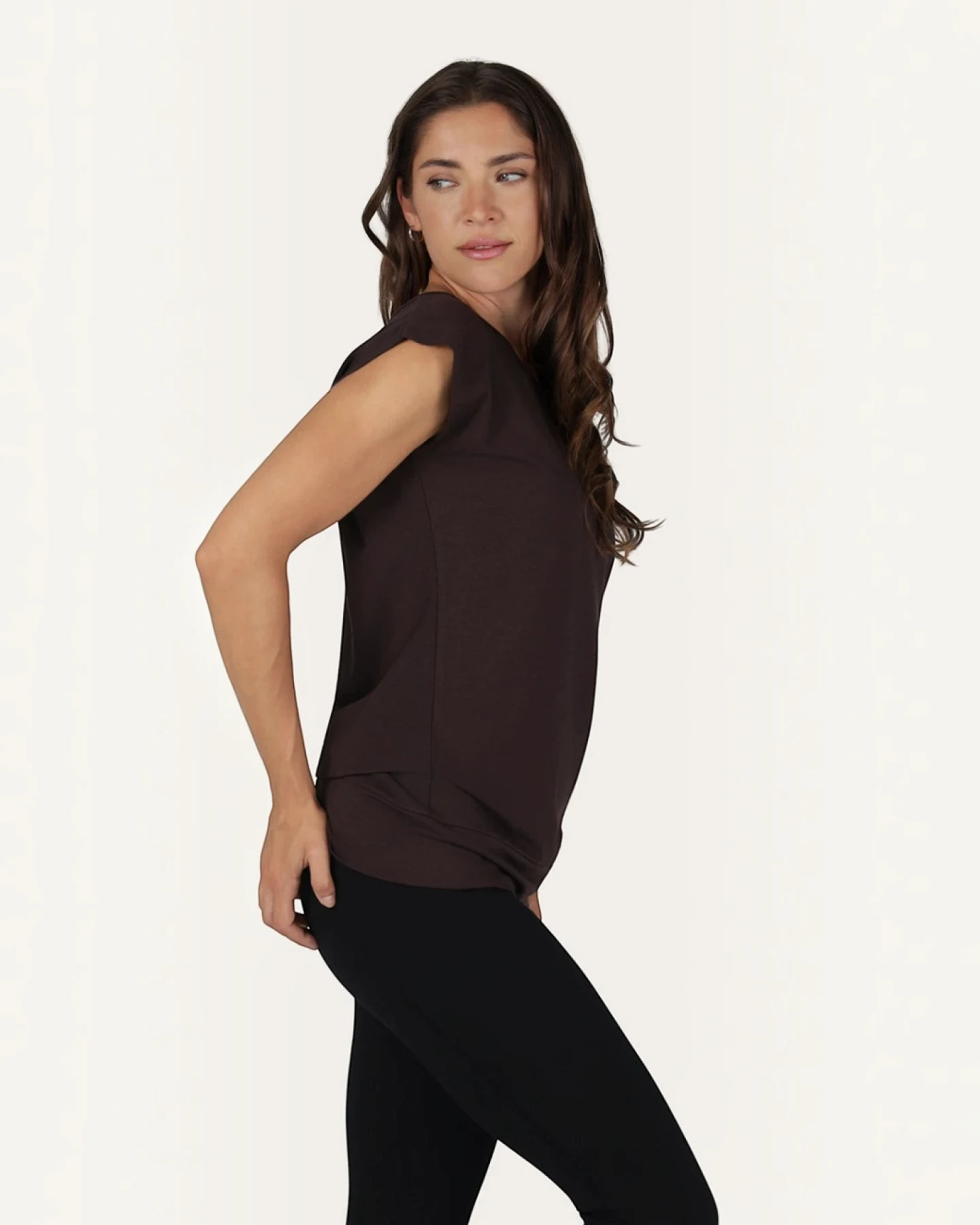 Urban Goddess Asana Tee - Coffee M/L – Ansicht 4