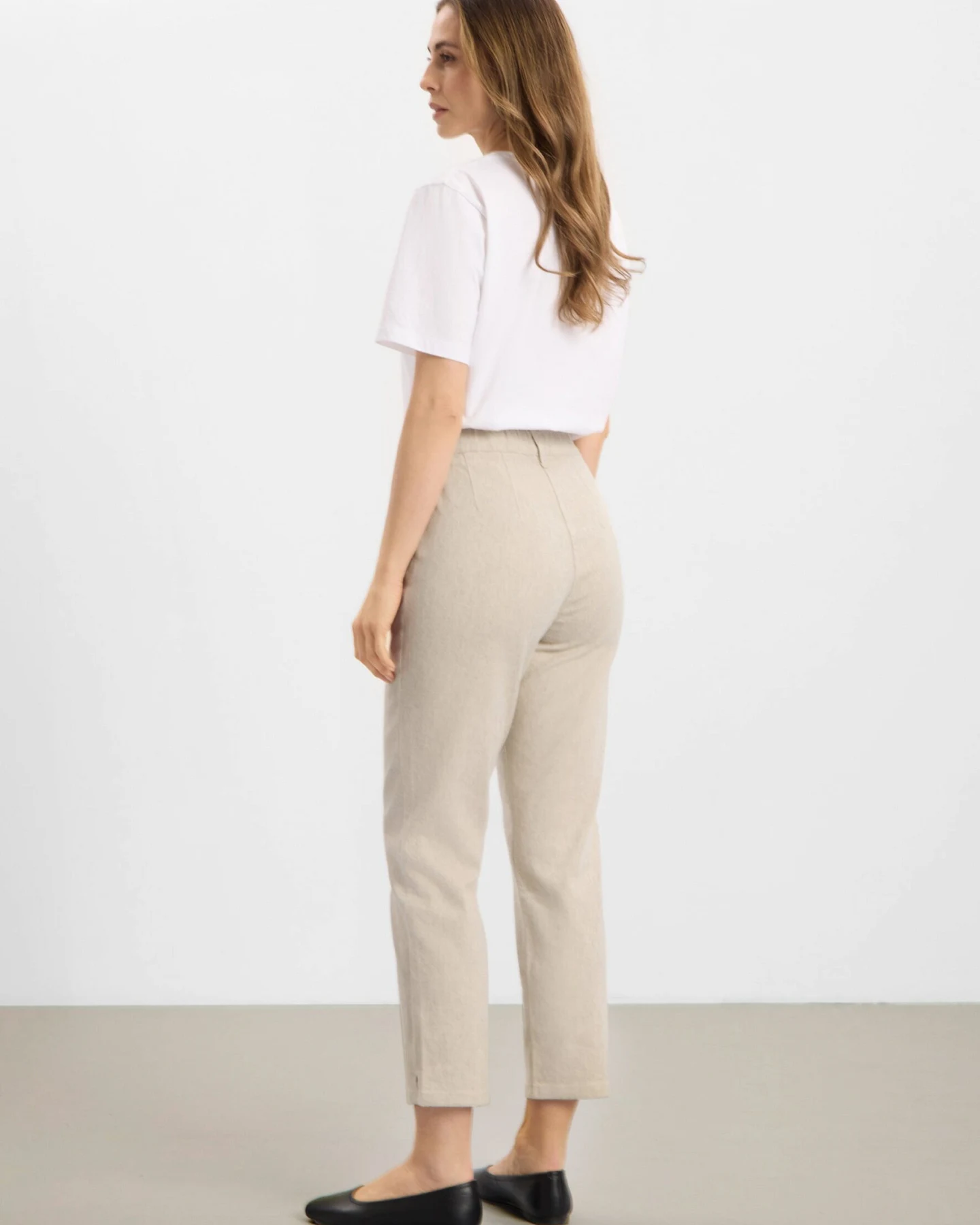 LAURIE Damen vegan Hose Kelly Regular Cropped Grau Sand – Ansicht 2