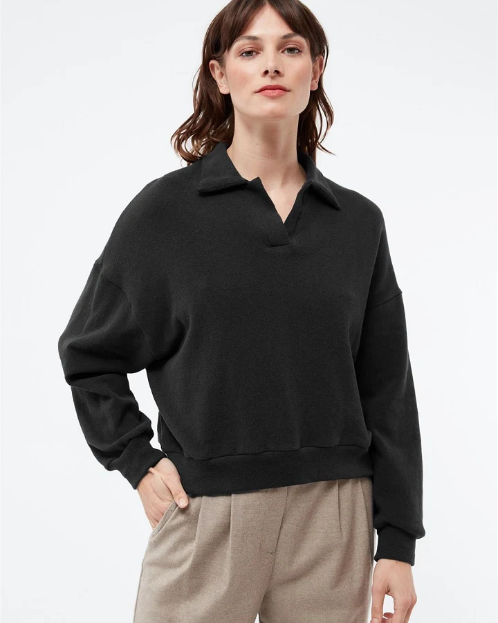 Produktseite: Pullover Modell: Resa