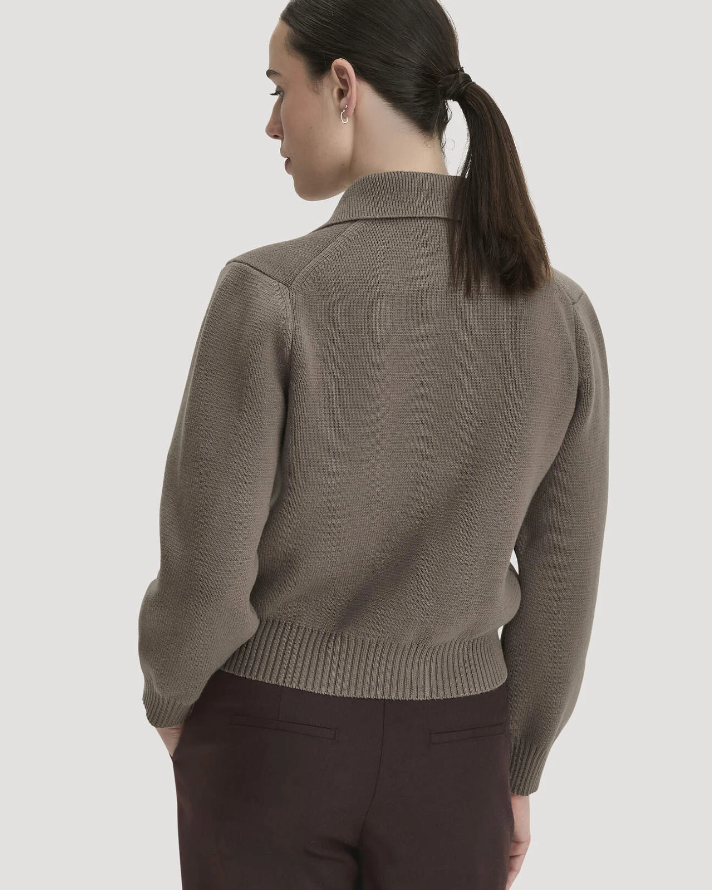 hessnatur Damen Strickjacke Relaxed aus Bio-Baumwolle mit Schurwolle - grün - Größe S – Ansicht 3