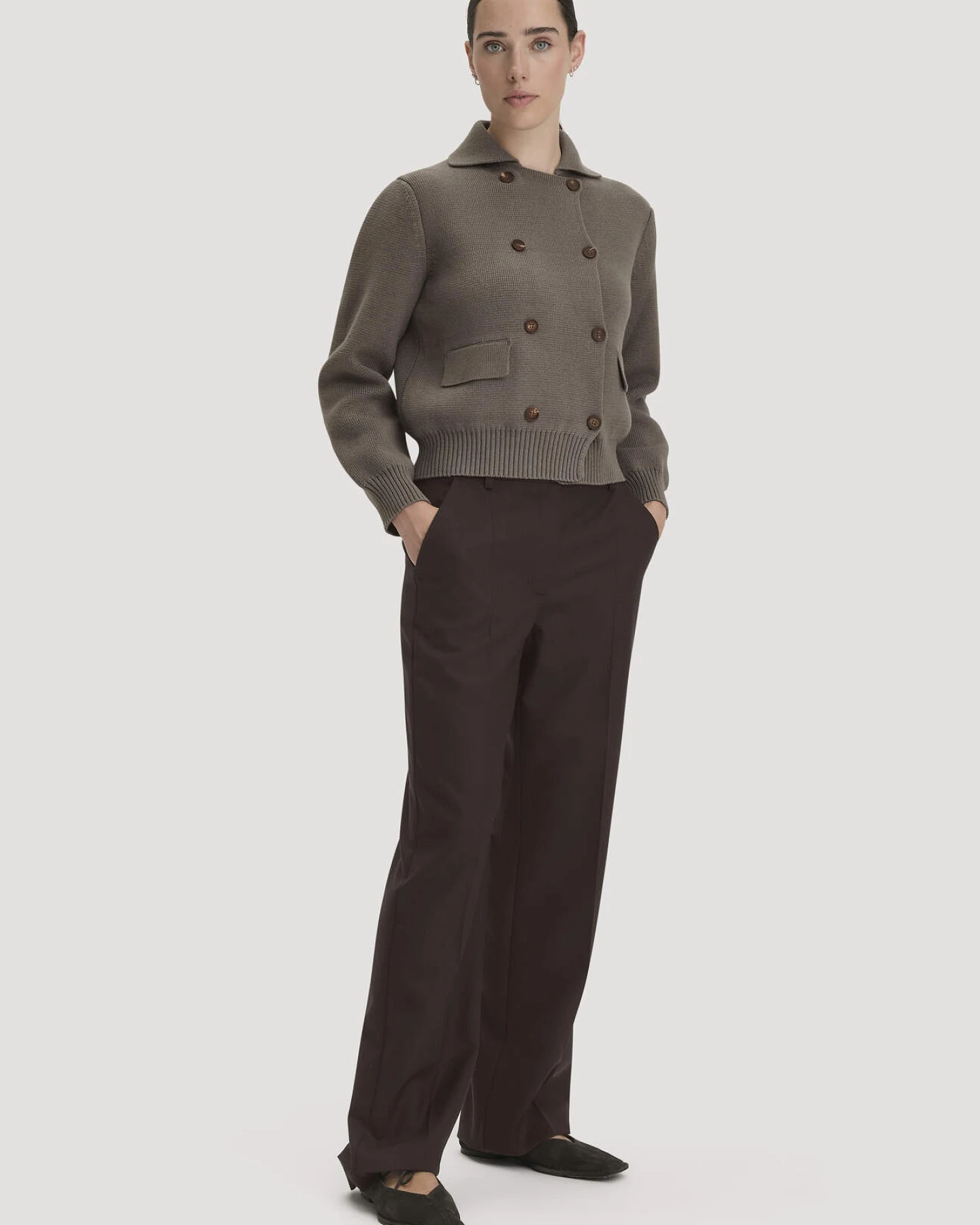 hessnatur Damen Strickjacke Relaxed aus Bio-Baumwolle mit Schurwolle - grün - Größe M – Ansicht 2