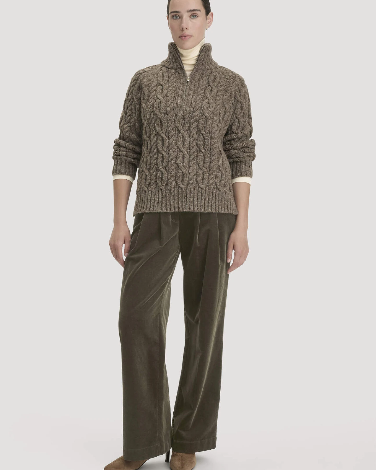 hessnatur Damen Strick Troyer Oversize aus Rhönwolle und europäischer Schurwolle - beige - Größe M – Ansicht 2