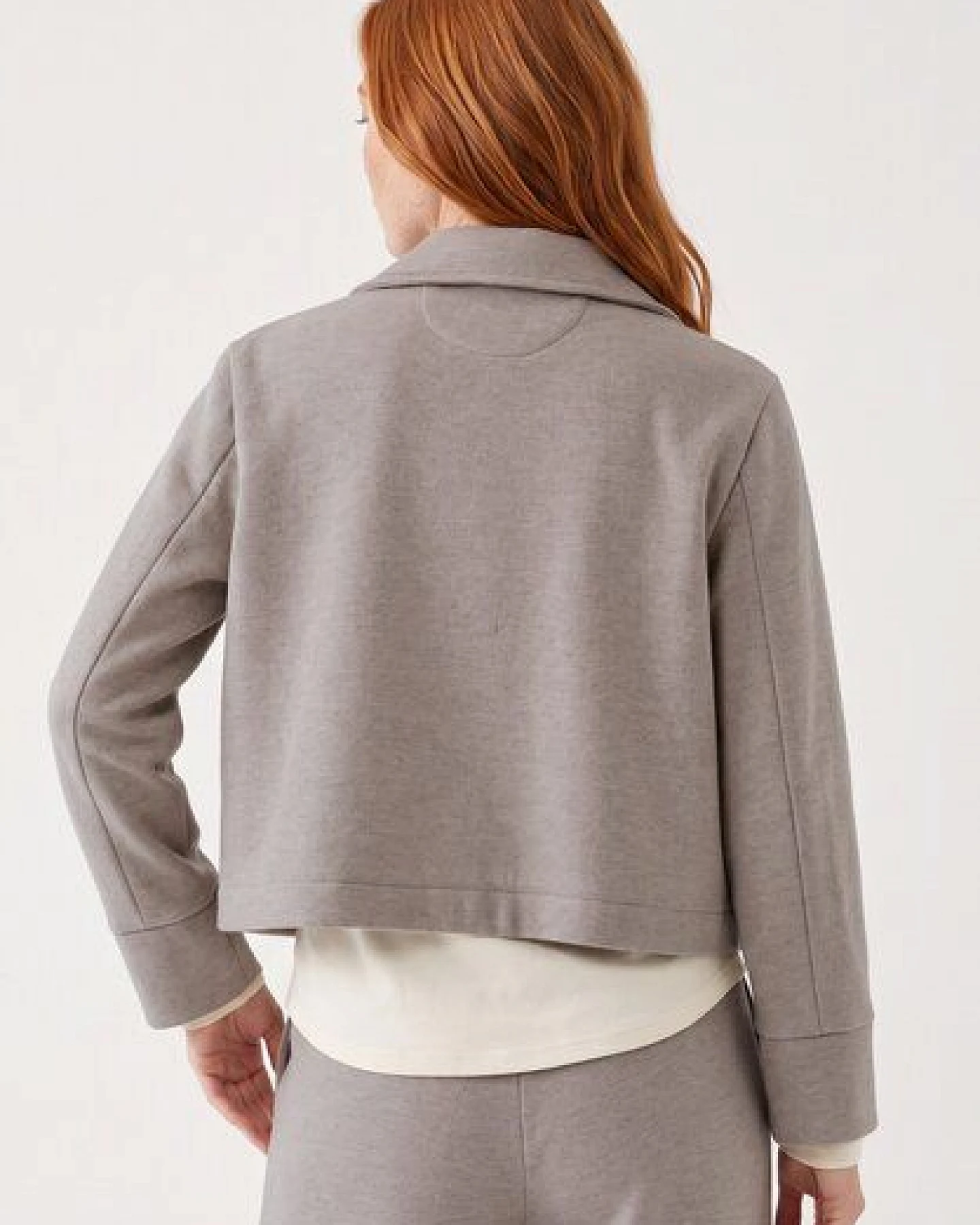 ORGANICATION Kurze Jacke aus recyceltem Polyester und Bio-Baumwolle – Ansicht 4