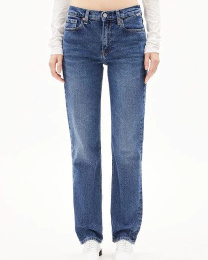 Produktseite: ARMEDANGELS CARENAA Damen Straight Jeans Bio-Baumwoll Mix Comfort Stretch