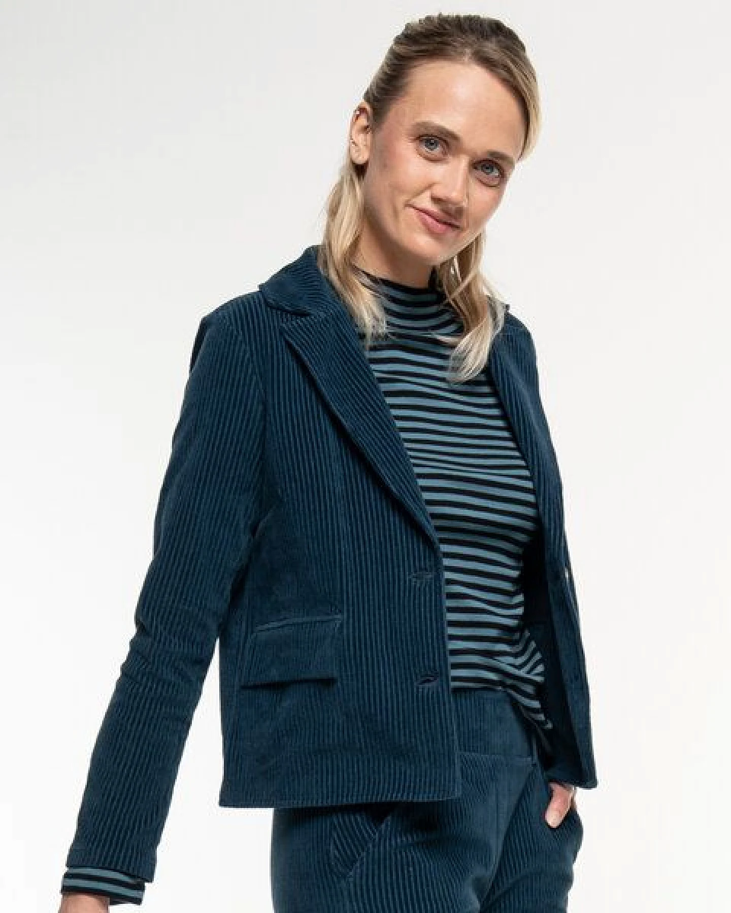 Alma & Lovis Stylisches Cord-Jacket aus Organic Cotton – Ansicht 2