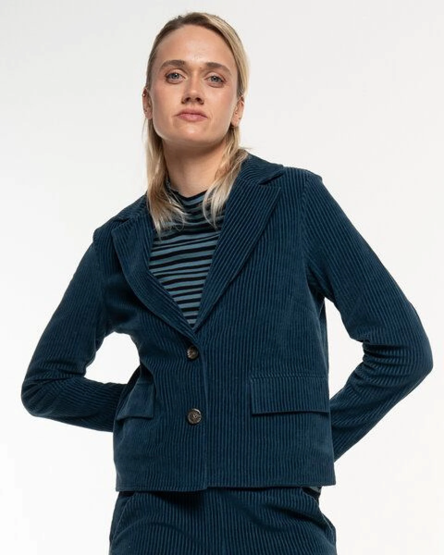 Alma & Lovis Stylisches Cord-Jacket aus Organic Cotton – Ansicht 4