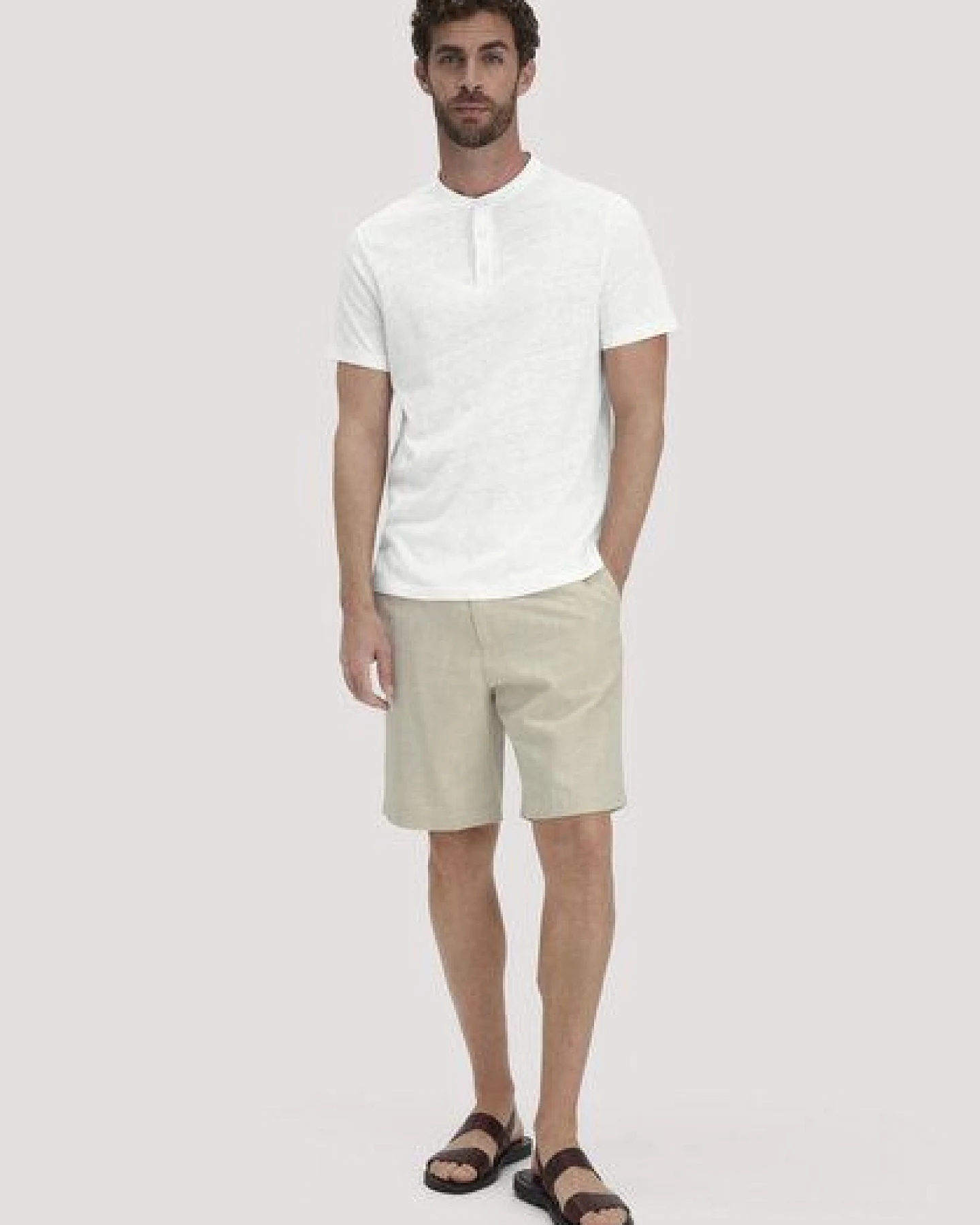 hessnatur Henley Shirt Regular aus Bio-Baumwolle und Leinen – Ansicht 2