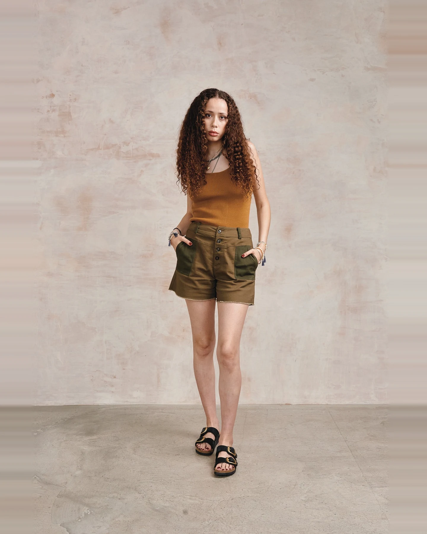 KOMODO Damen vegan Shorts Desert Oc Dunkelgrün/Braun – Ansicht 2