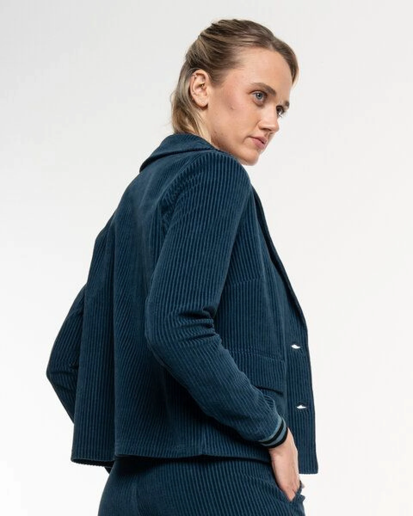 Alma & Lovis Stylisches Cord-Jacket aus Organic Cotton – Ansicht 3