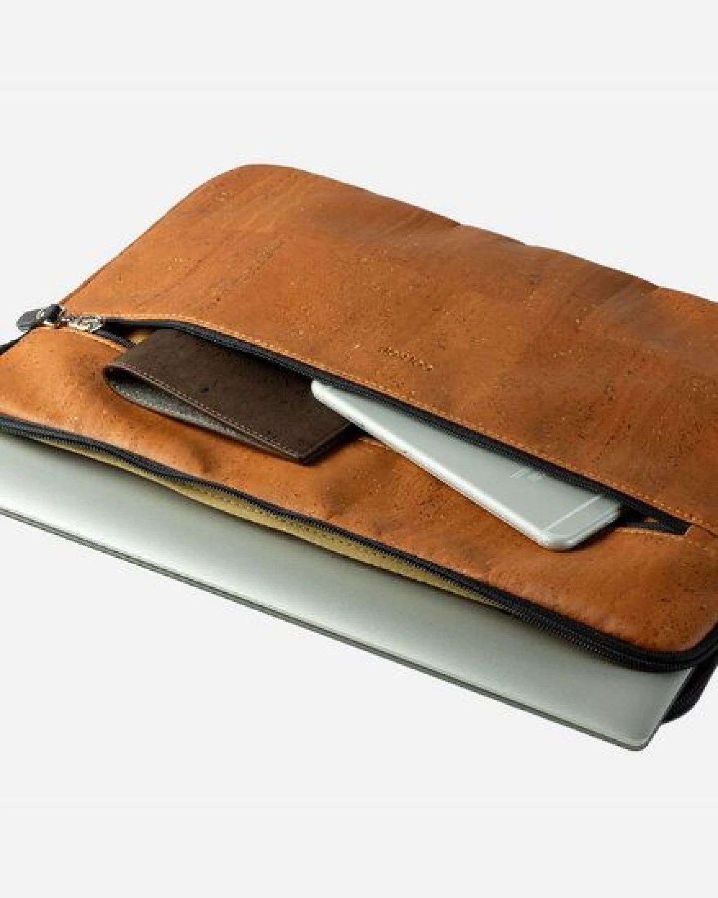 corkor Schmale Laptop Hülle aus Kork - 14 oder 16 Zoll - CK301 + CK302 – Ansicht 4