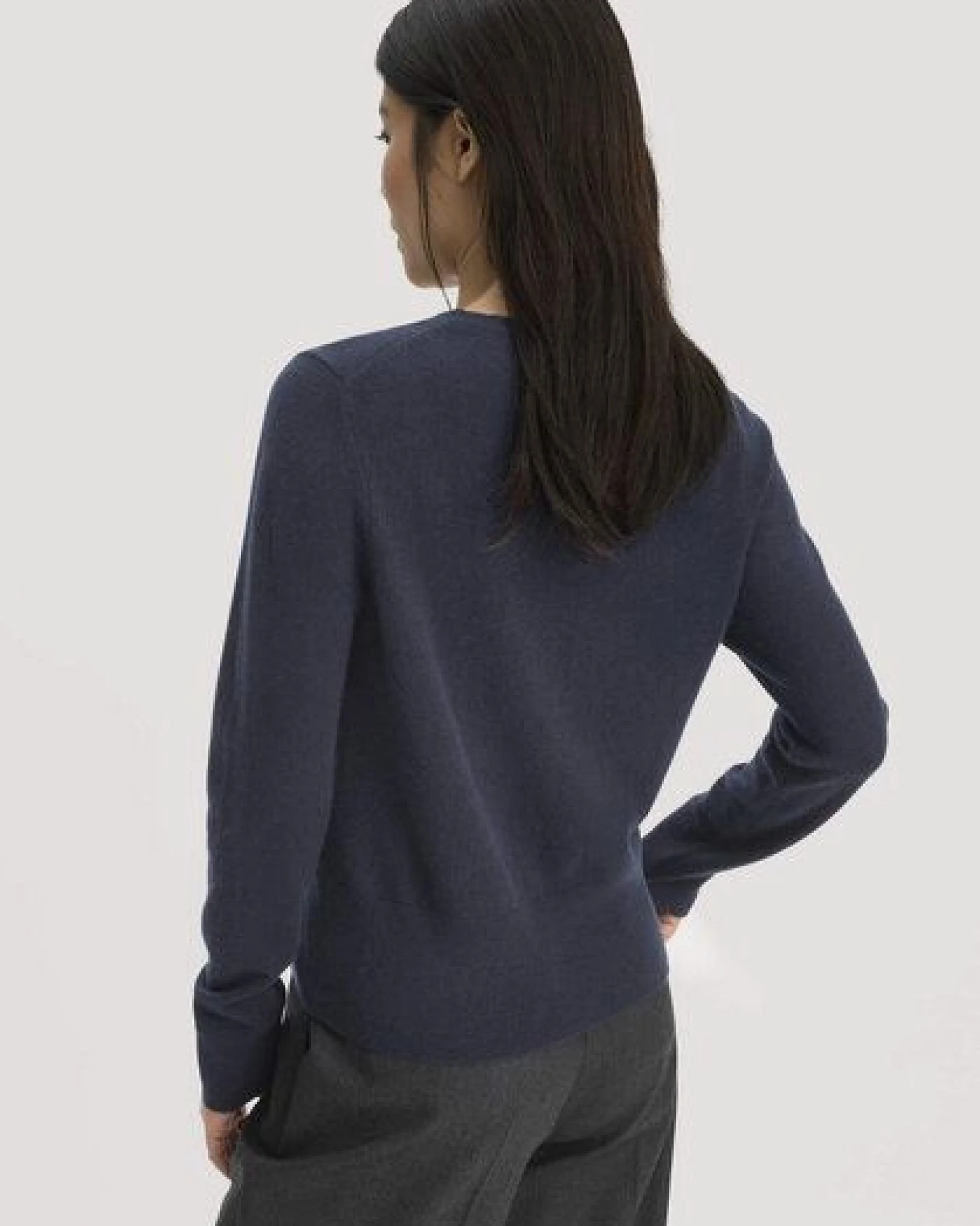 hessnatur Strick Jacke Regular BETTER RECYCLING aus reinem Cashmere – Ansicht 2
