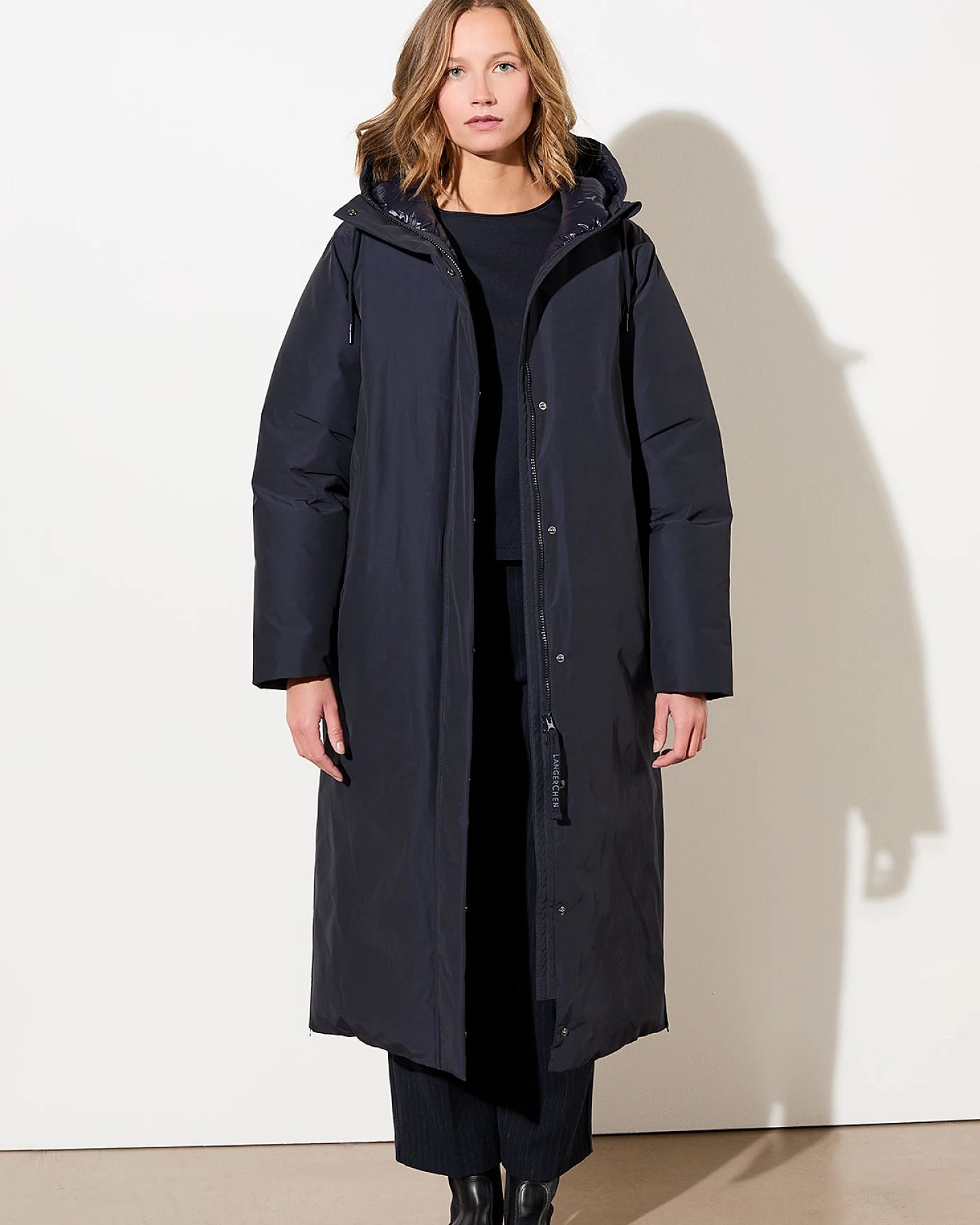 LangerChen Damen vegan Langer Mantel Mit Kapuze Marineblau – Ansicht 2