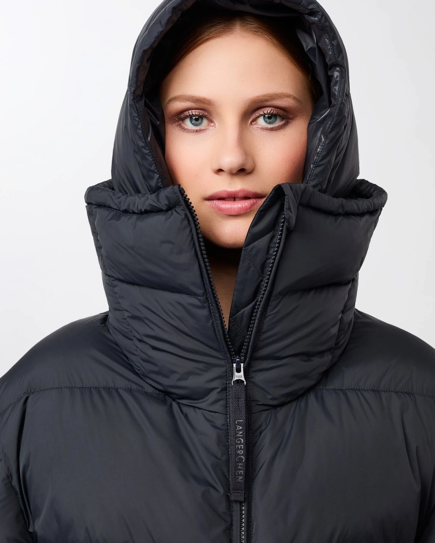 LangerChen Damen vegan Jacke Quilted Detachable Hood Midnight – Ansicht 2