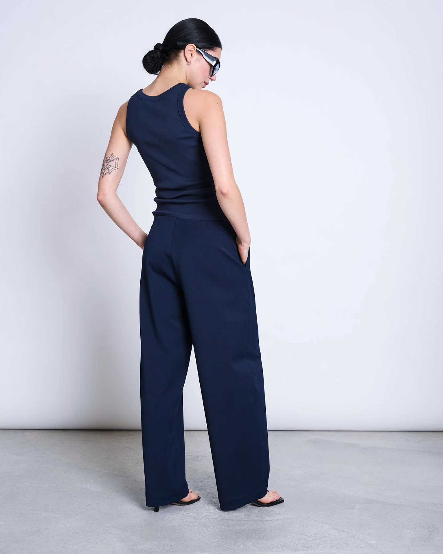JAN N JUNE Damen vegan Hose Barrel Leg Juny Nightfall – Ansicht 2