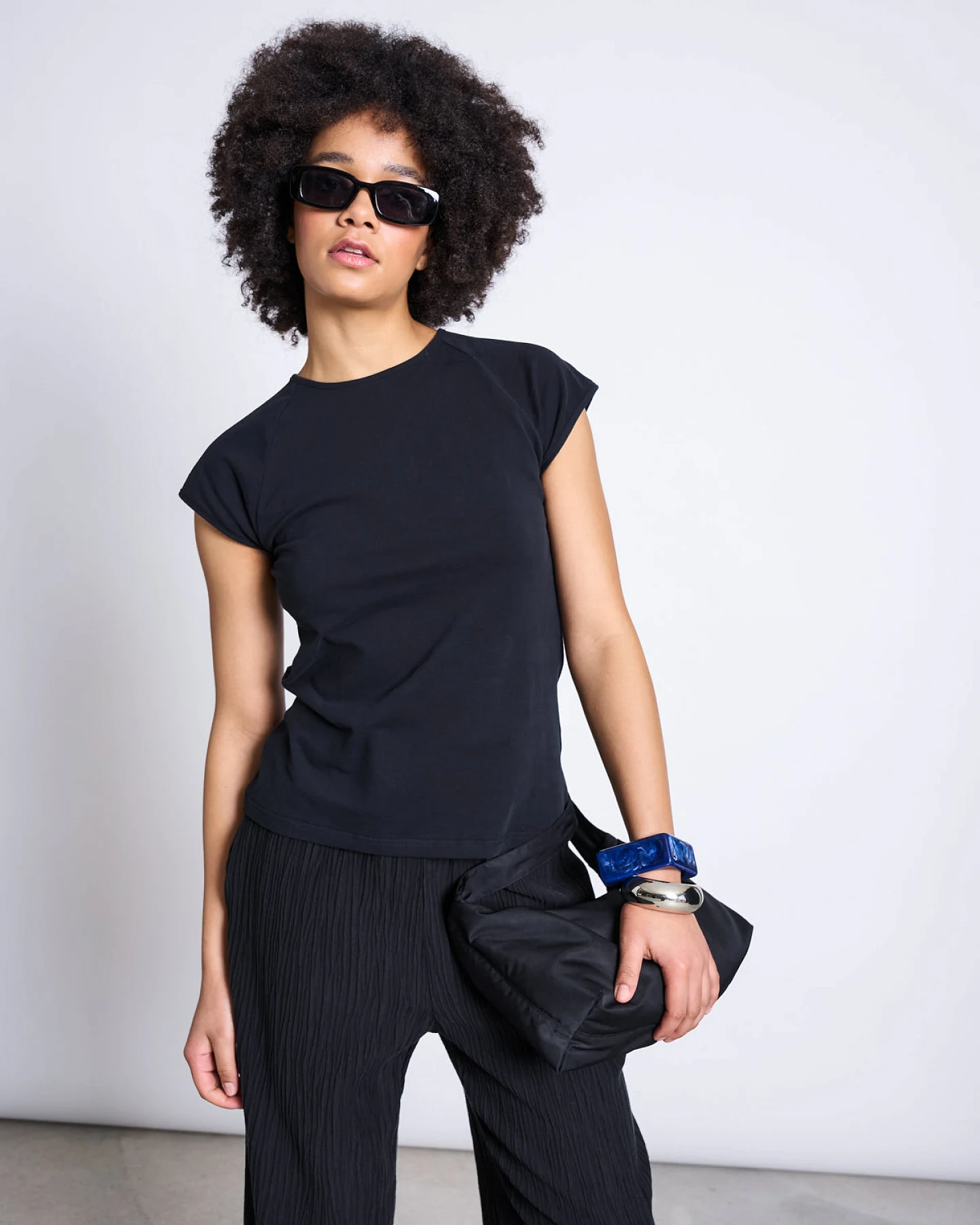 JAN N JUNE Damen vegan T-Shirt Raglan Tami Schwarz – Ansicht 2