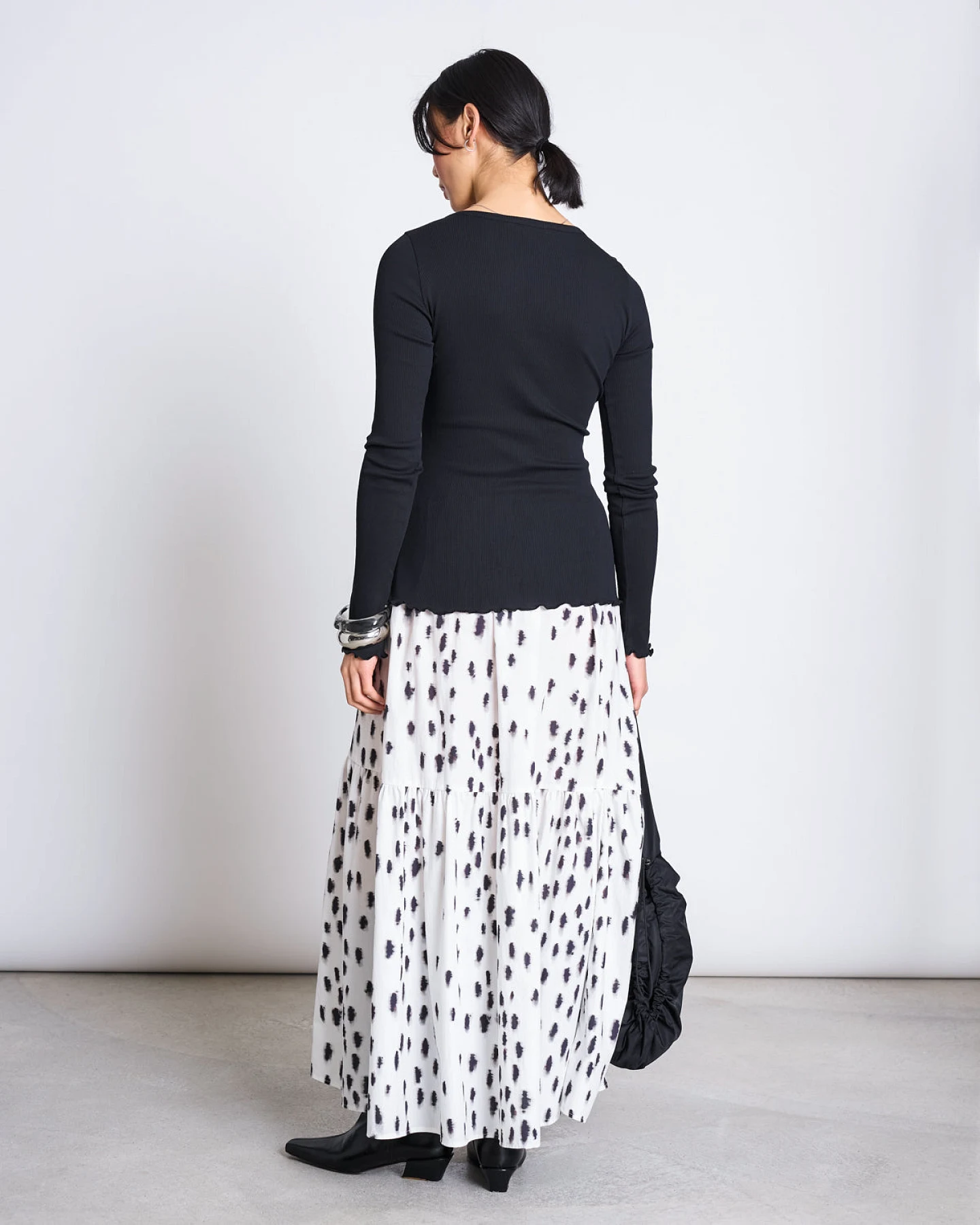 JAN N JUNE Damen vegan Longsleeve Buttoned Serpens Schwarz – Ansicht 2