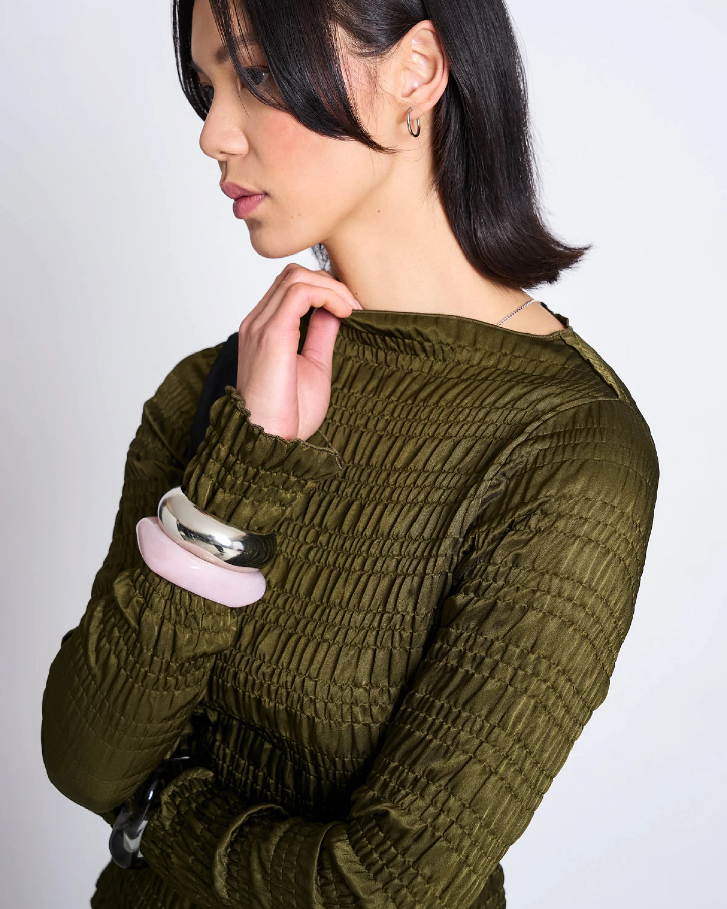 JAN N JUNE Damen vegan Langarmshirt Smocked Senna Rosemary – Ansicht 2