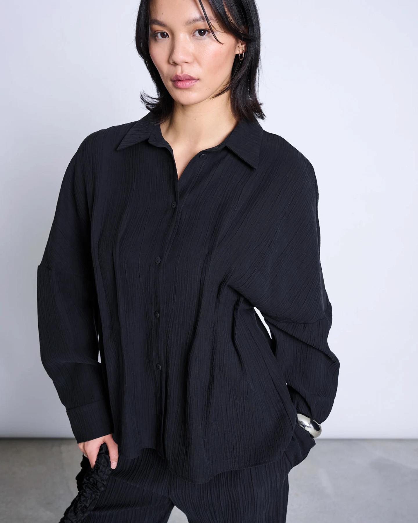 JAN N JUNE Damen vegan Bluse Calva Schwarz – Ansicht 2