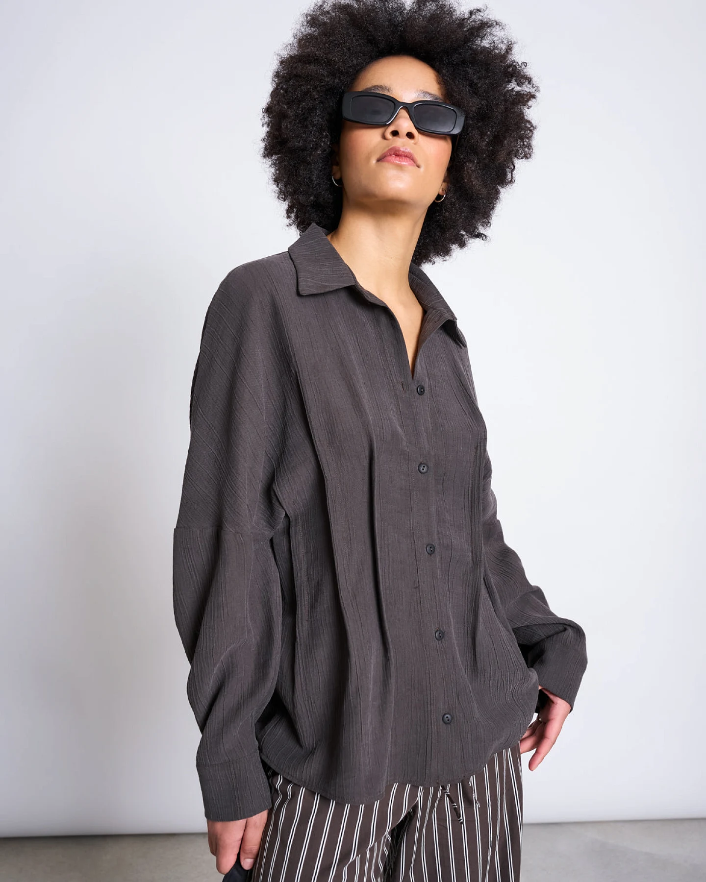 JAN N JUNE Damen vegan Bluse Calva Schlammbraun – Ansicht 2