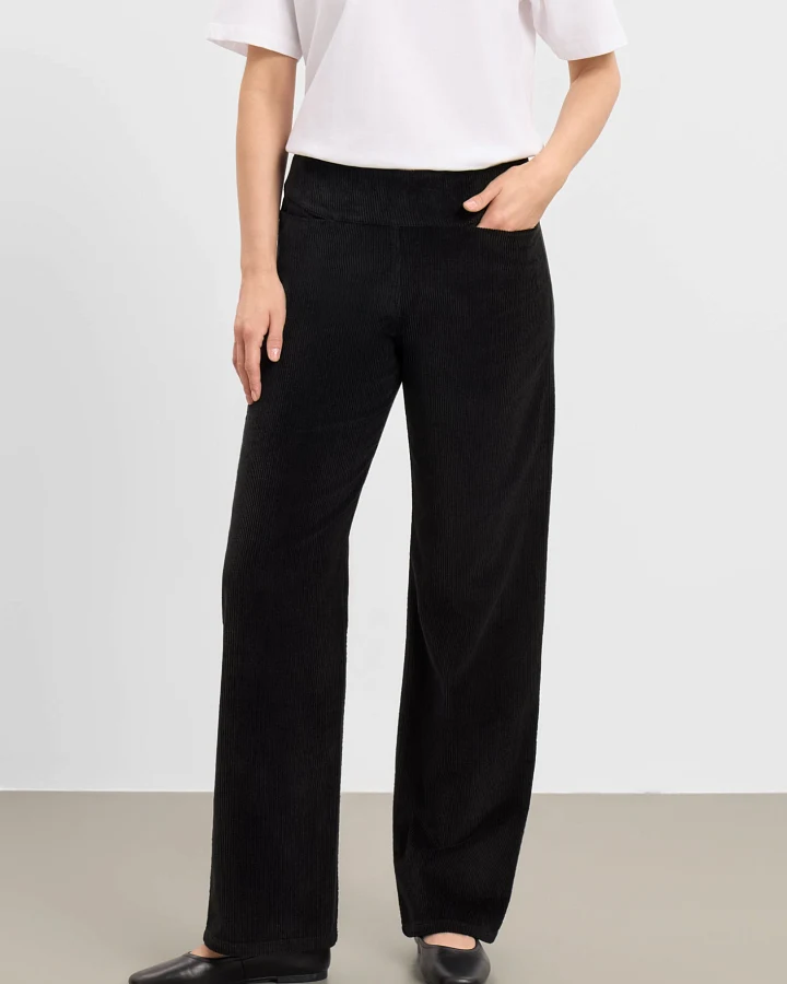 LAURIE Damen vegan Hose Thea Straight Aus Cord Mittellang Schwarz