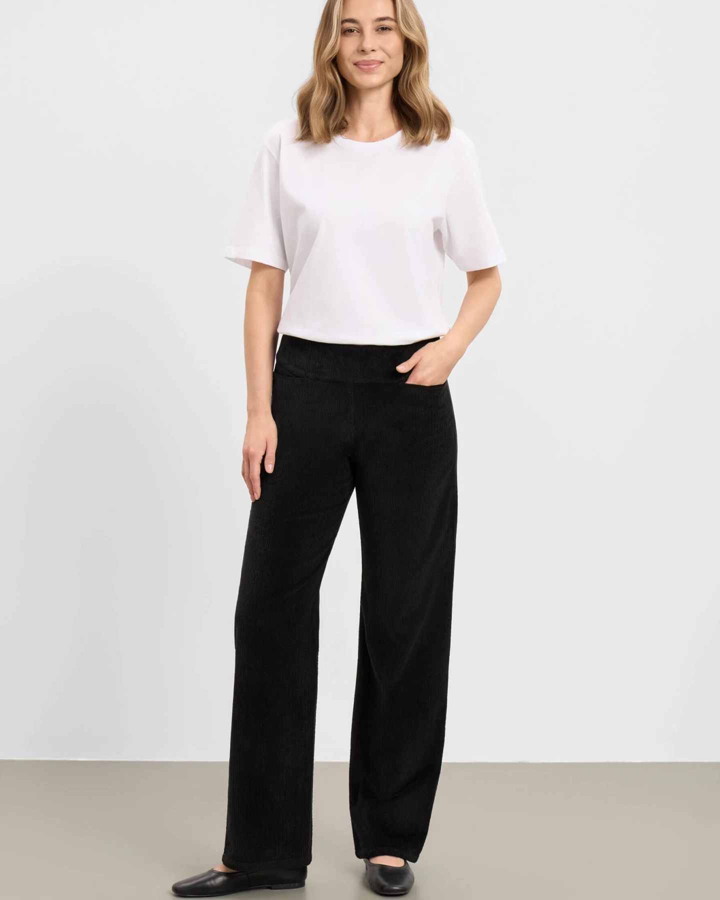 LAURIE Damen vegan Hose Thea Straight Aus Cord Mittellang Schwarz – Ansicht 2