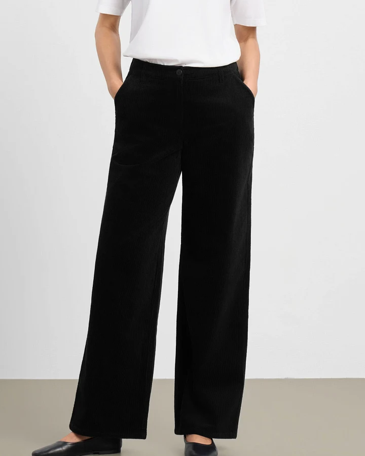 LAURIE Damen vegan Hose Charm Locker Sitzend Cord Mittellang Schwarz