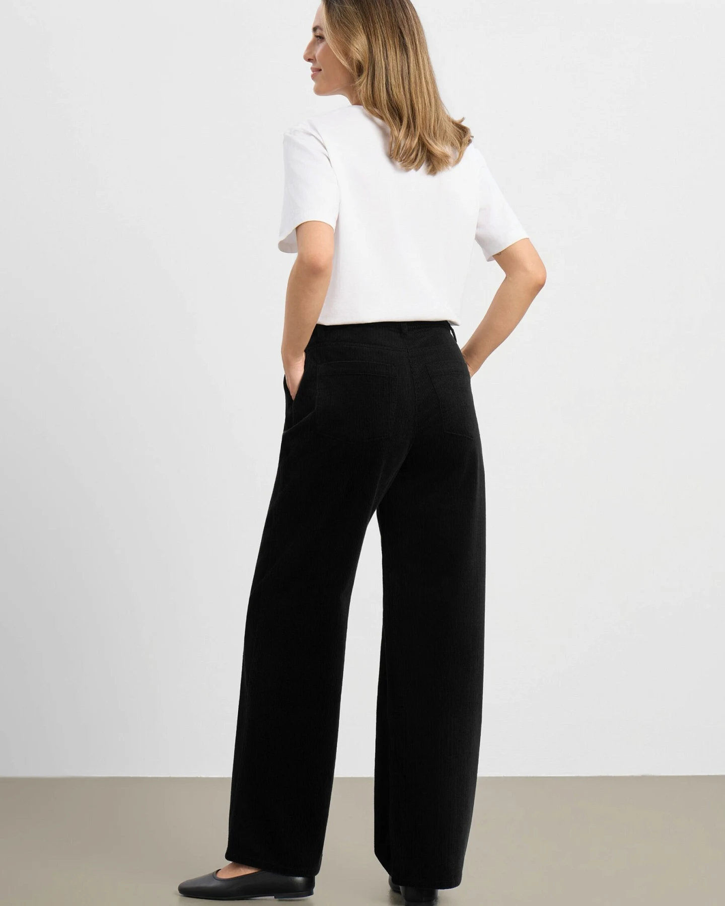 LAURIE Damen vegan Hose Charm Locker Sitzend Cord Mittellang Schwarz – Ansicht 2
