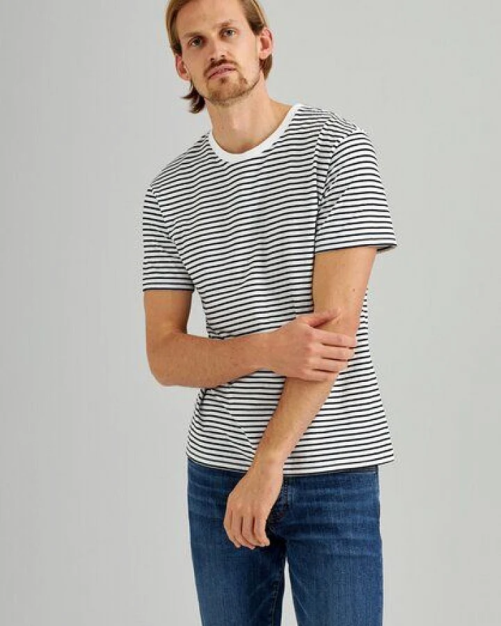 Stripes (Schwarzweiß)