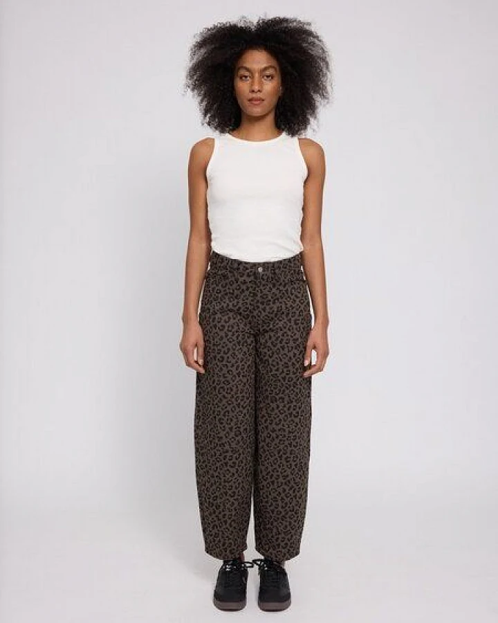 Produktseite: Mazine Damen Jeans im Barrel-Style mit Leo-Print aus 100% Bio-Baumwolle