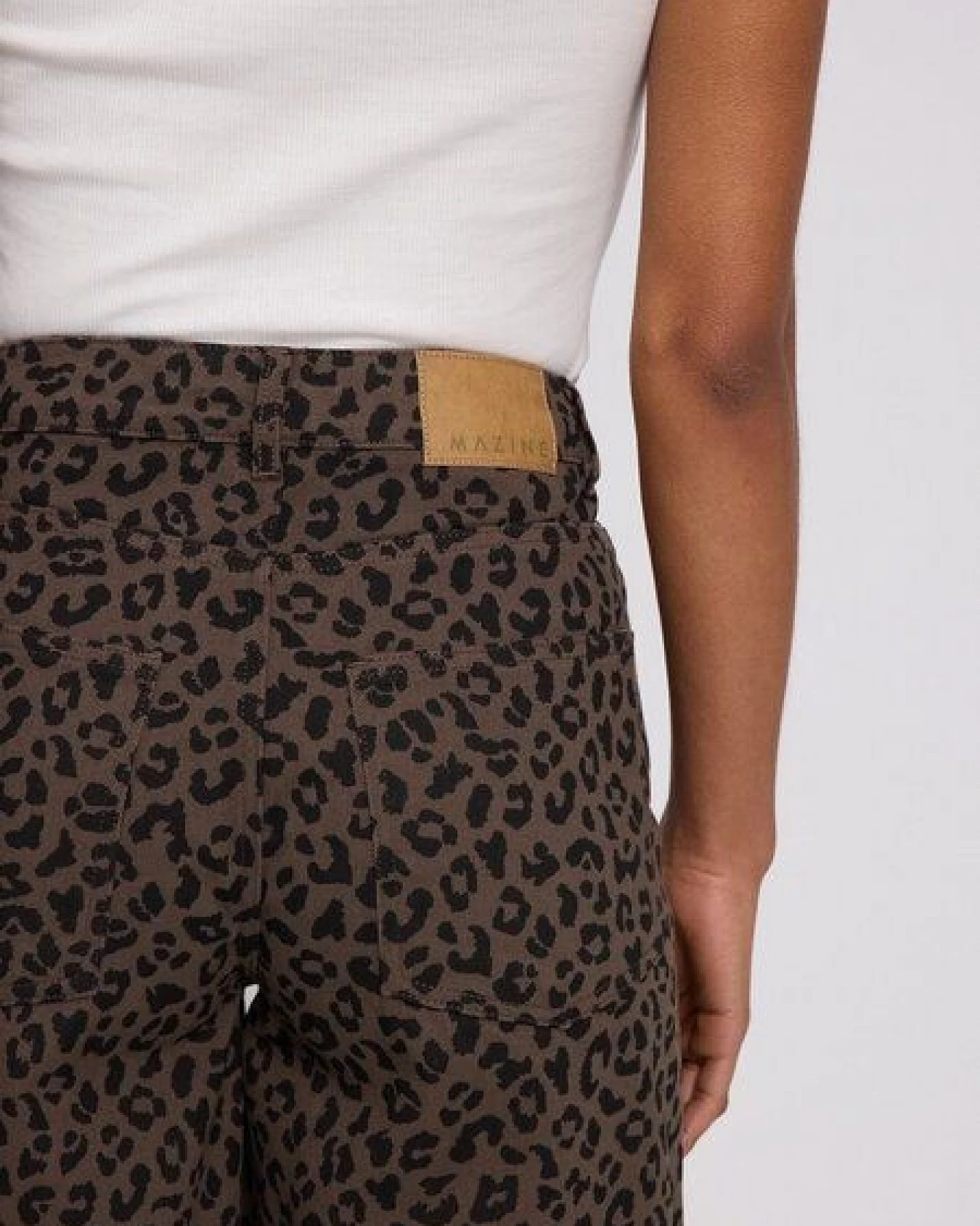 Mazine Damen Jeans im Barrel-Style mit Leo-Print aus 100% Bio-Baumwolle – Ansicht 3