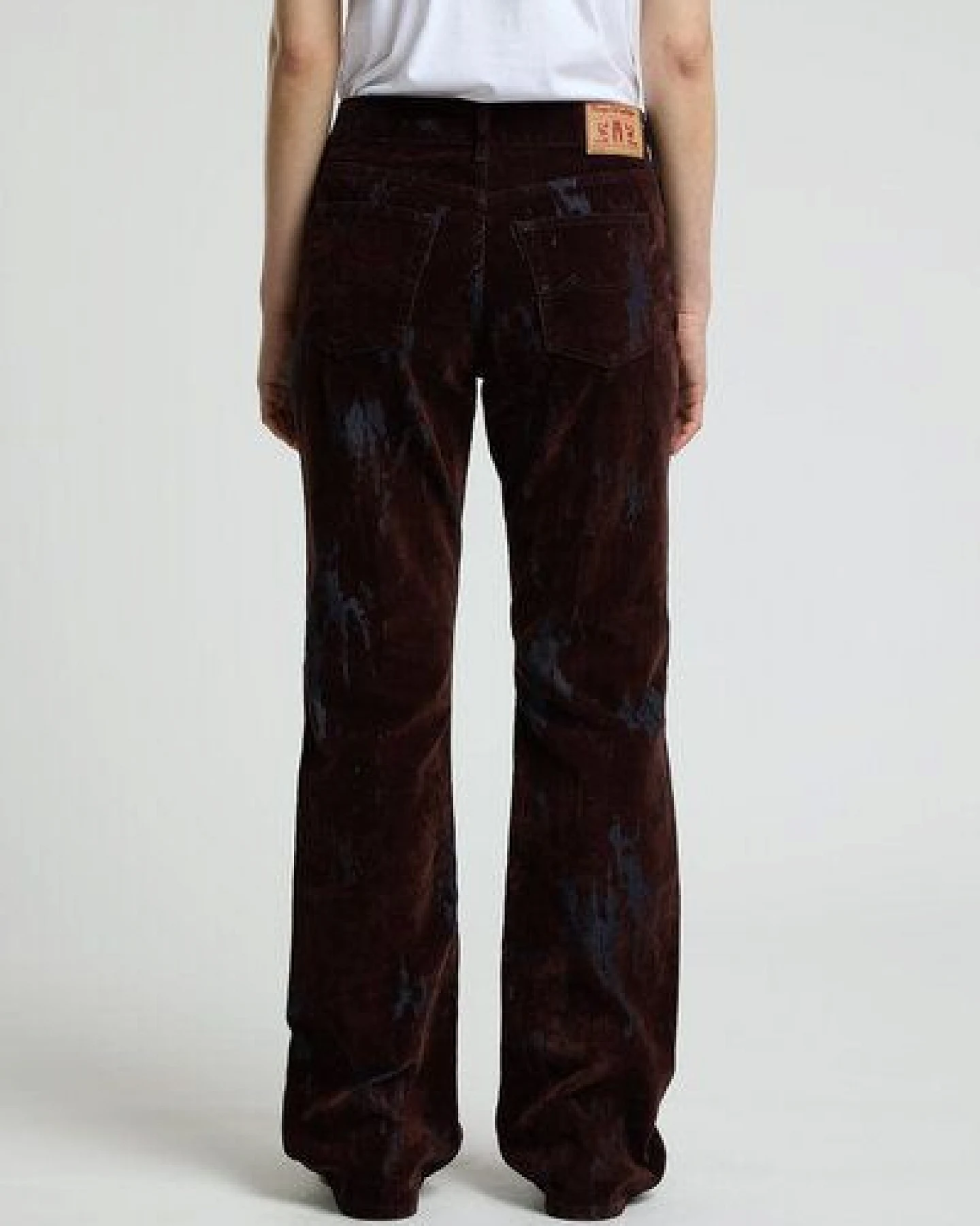 Kings Of Indigo Jeans Teruko - Mid Rise Flared - Fudge Larissa Flock – Ansicht 4