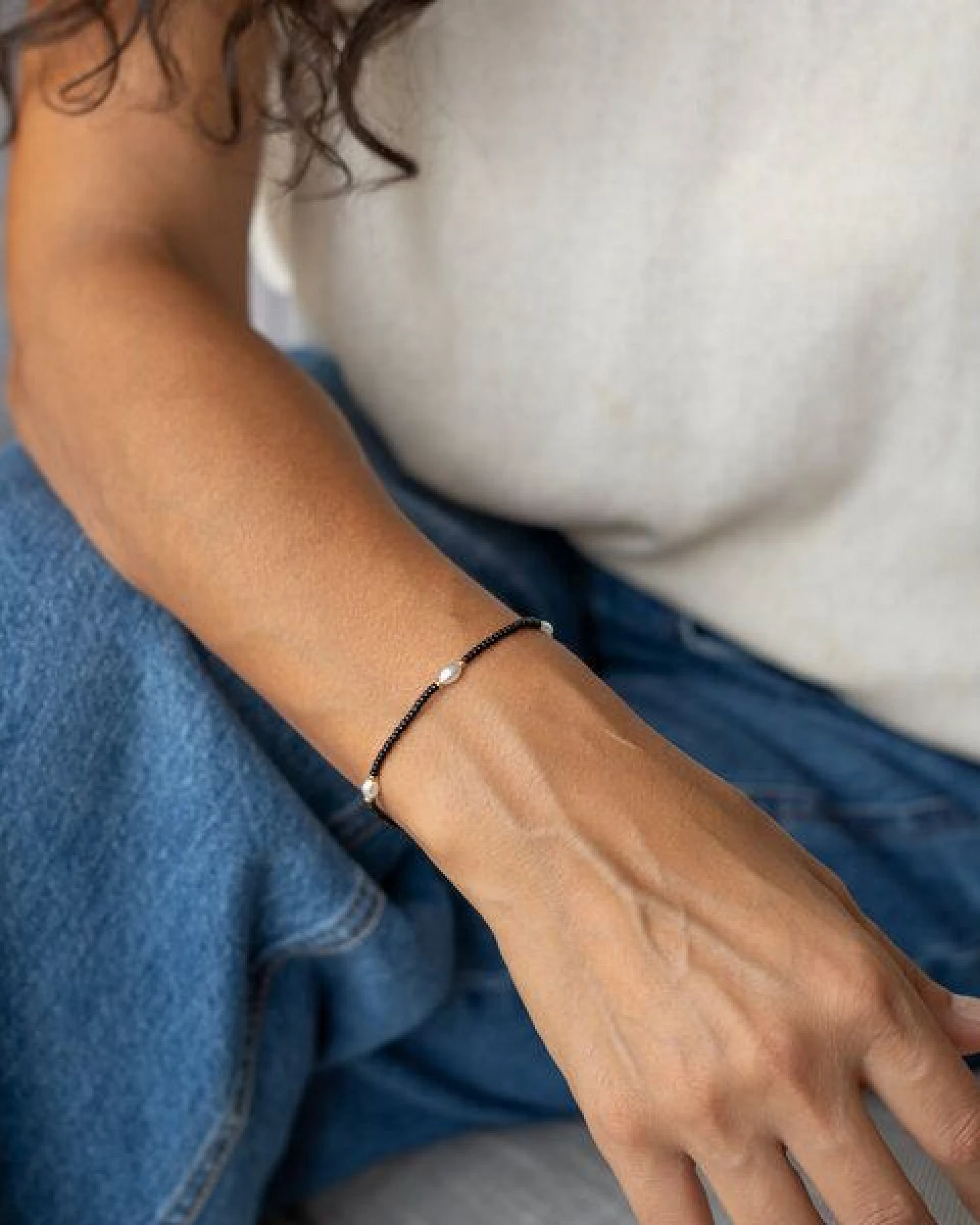 juni Schwarzes Perlenarmband Lola - optional als Set – Ansicht 4